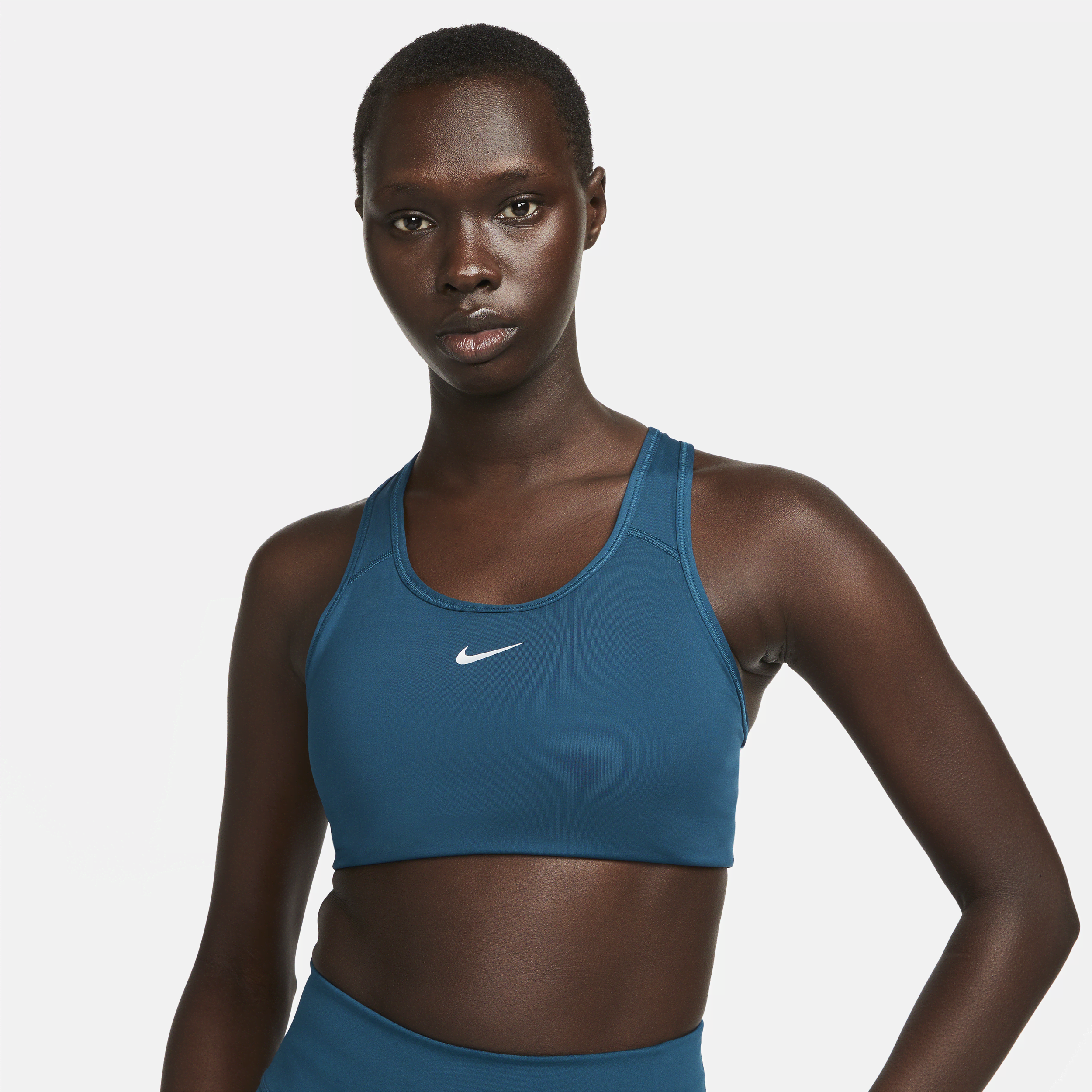 Nike Swoosh Sport-bh met medium ondersteuning en pad uit één stuk - Blauw
