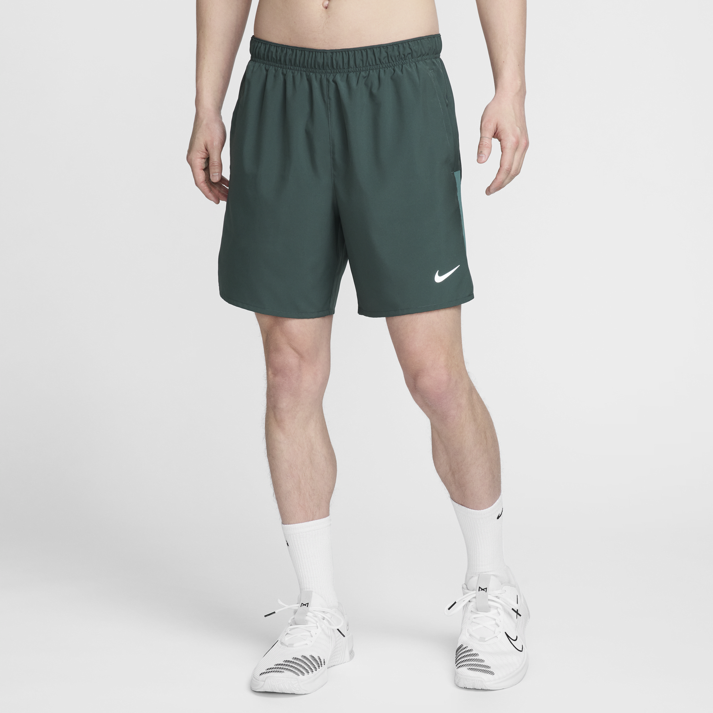 Nike Challenger Dri-FIT 2-in-1 hardloopshorts voor heren (18 cm) - Groen