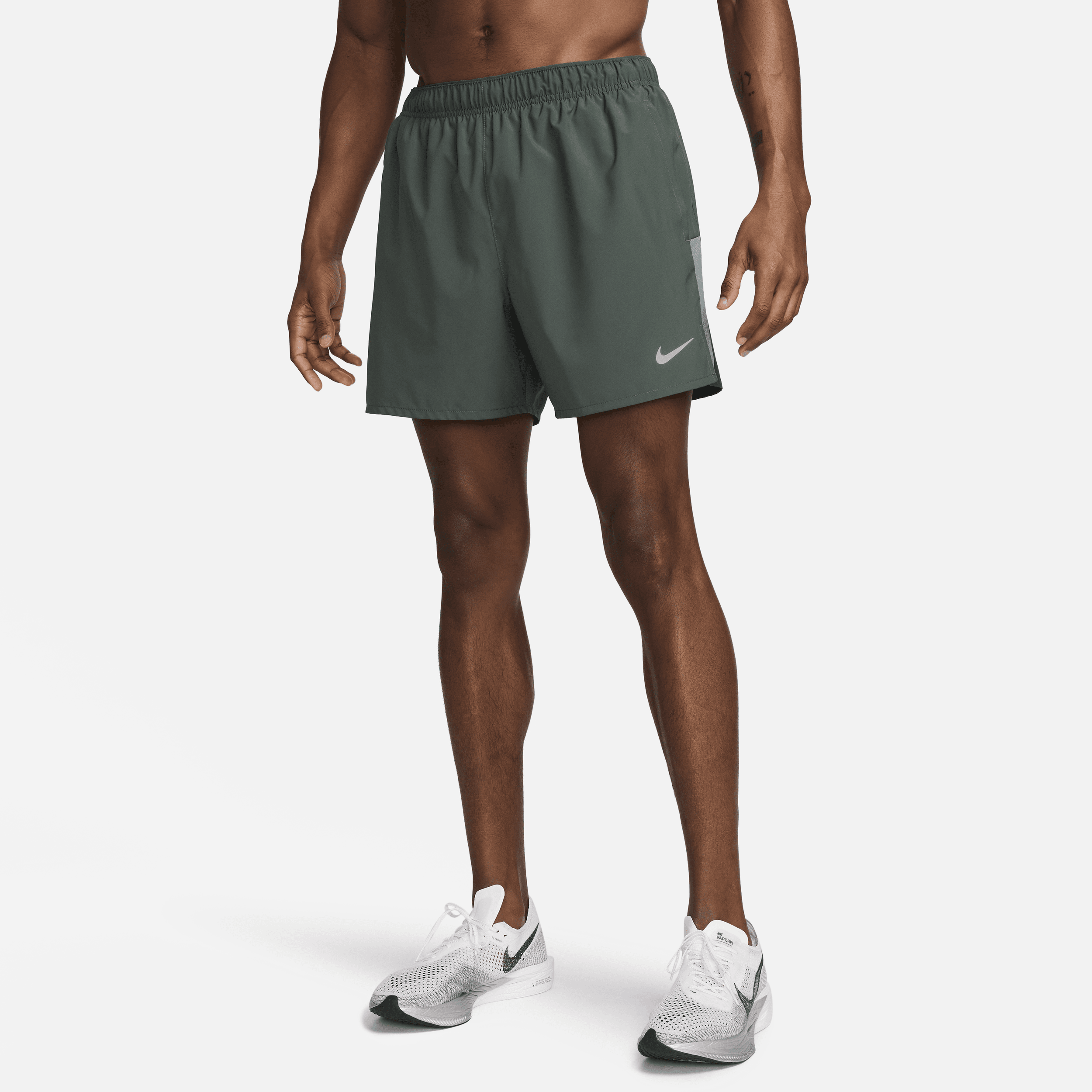 Nike Challenger Dri-FIT hardloopshorts met binnenbroek voor heren (13 cm) - Groen