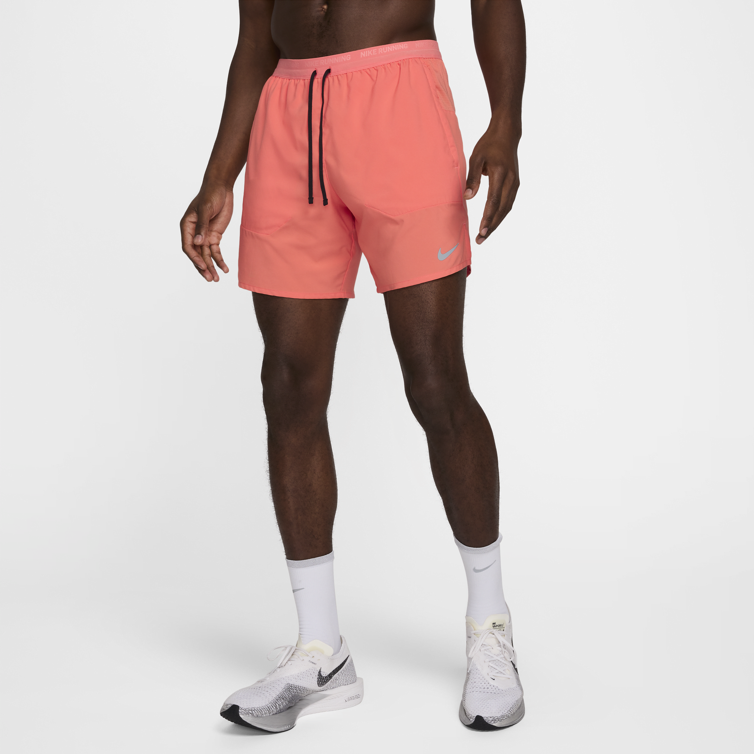 Nike Stride Dri-FIT hardloopshorts met binnenbroek voor heren (18 cm) - Roze