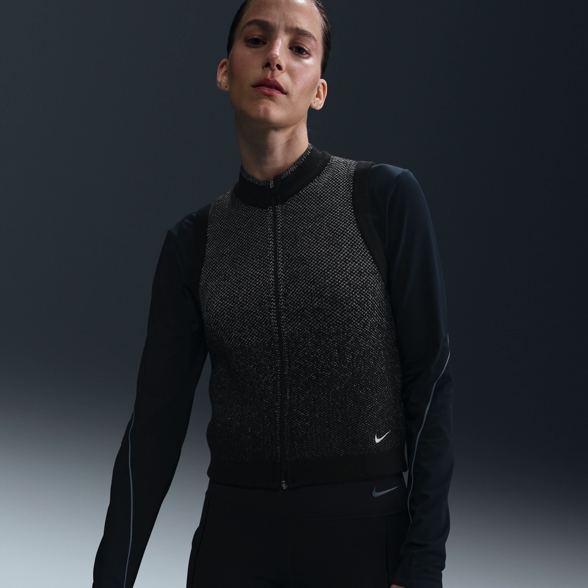 Nike Running Division Therma-FIT hardloopbodywarmer voor dames - Zwart