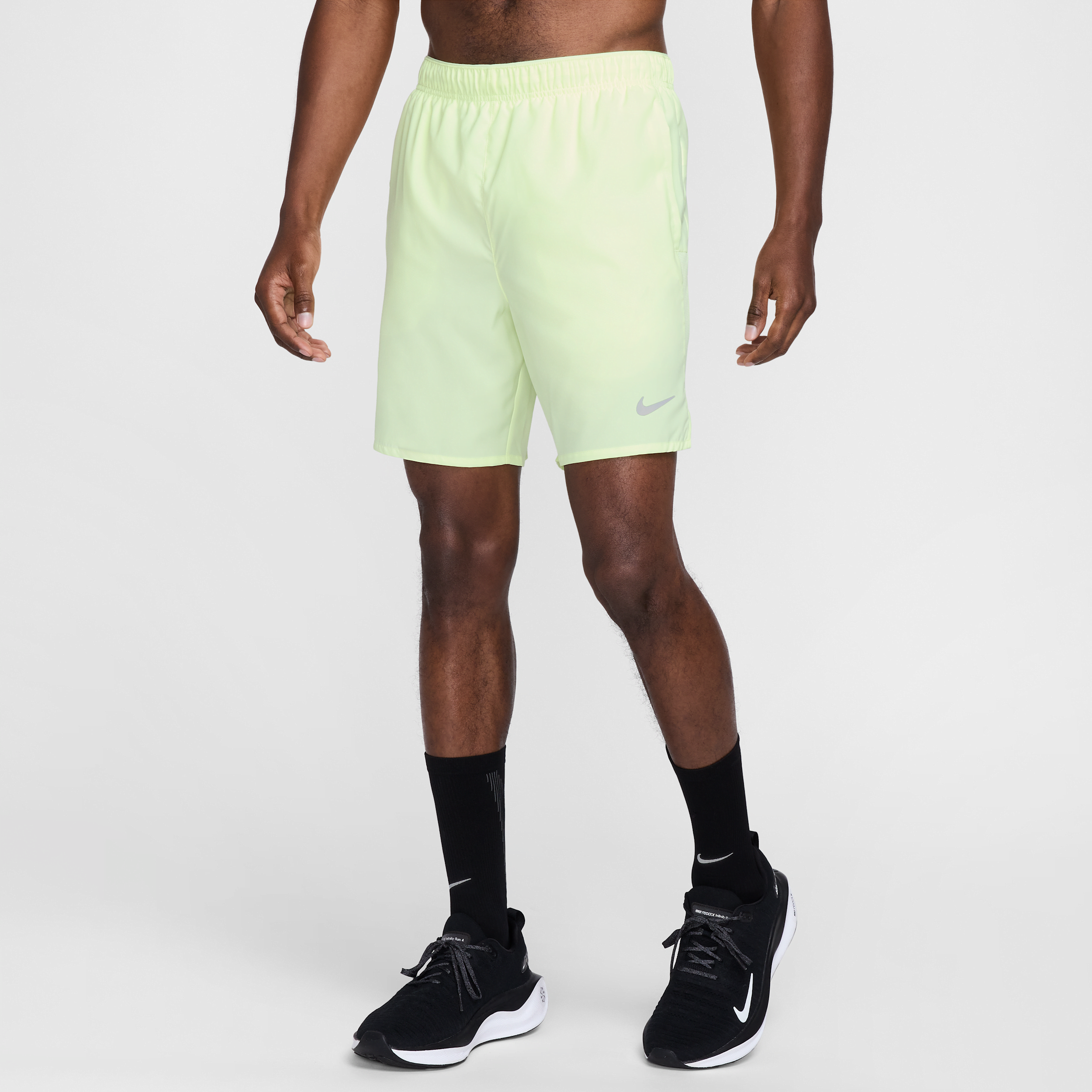 Nike Challenger Dri-FIT hardloopshorts met binnenbroek voor heren (18 cm) - Geel