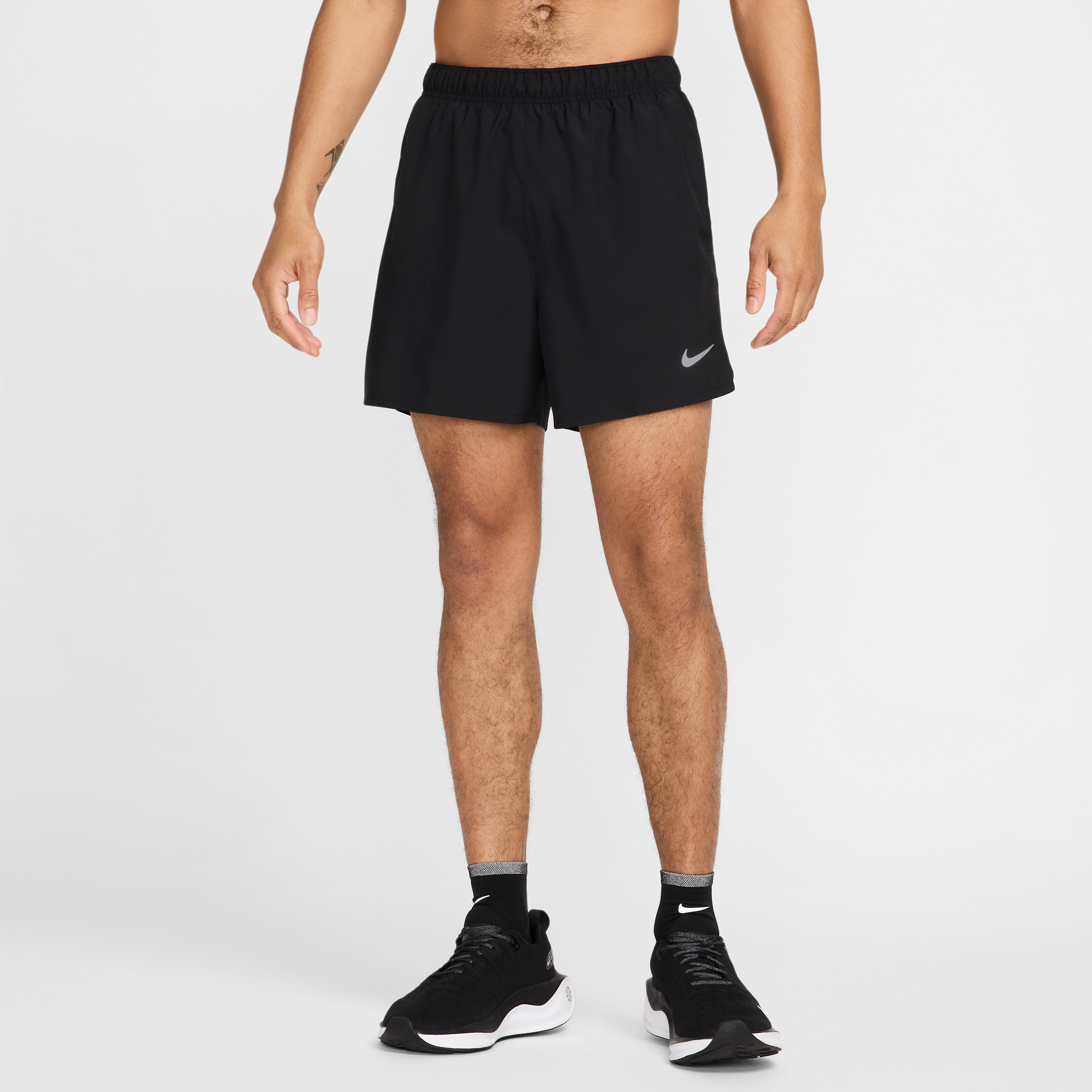 Nike Challenger multifunctionele 2-in-1 herenshorts met Dri-FIT (13 cm) - Zwart