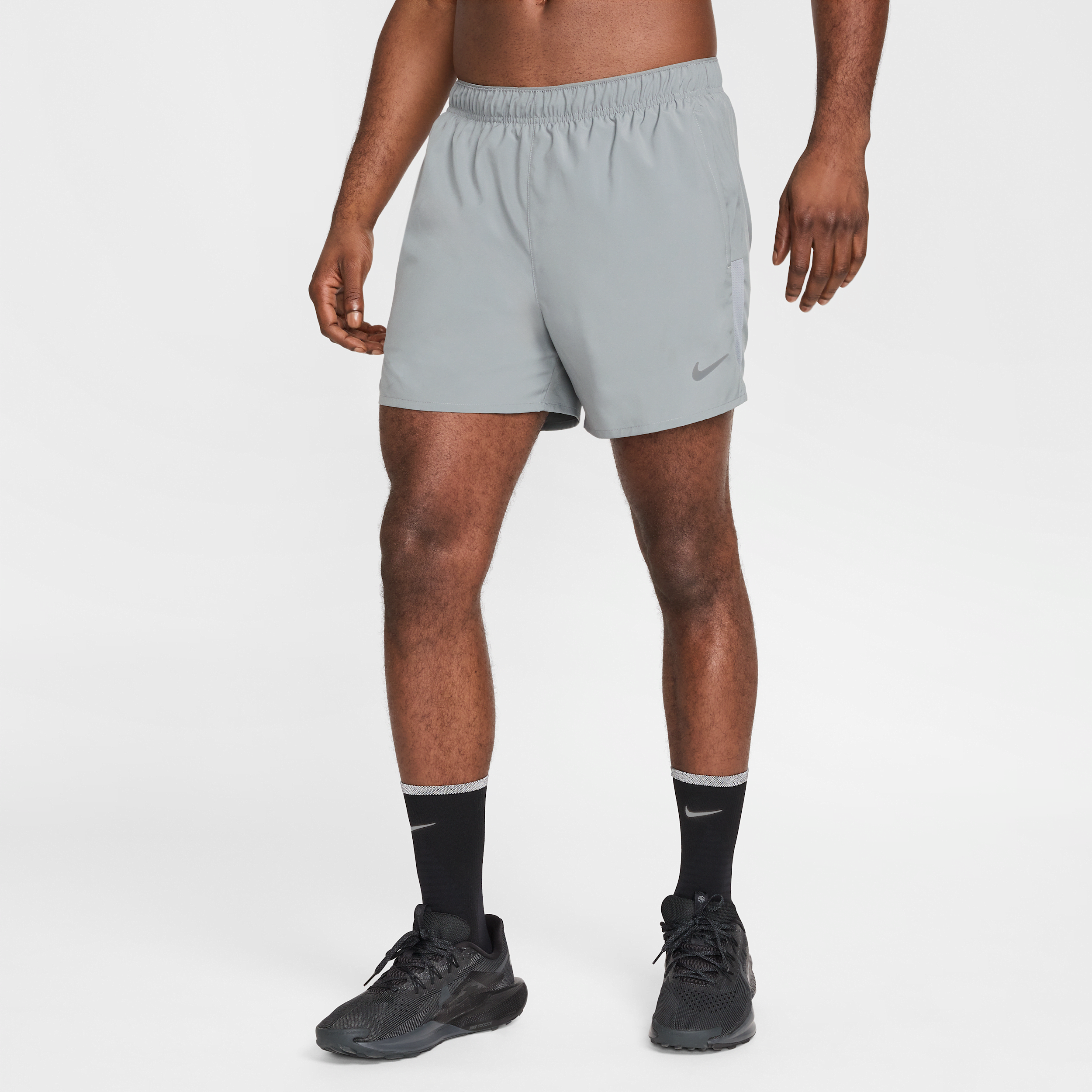 Nike Challenger multifunctionele 2-in-1 herenshorts met Dri-FIT (13 cm) - Grijs