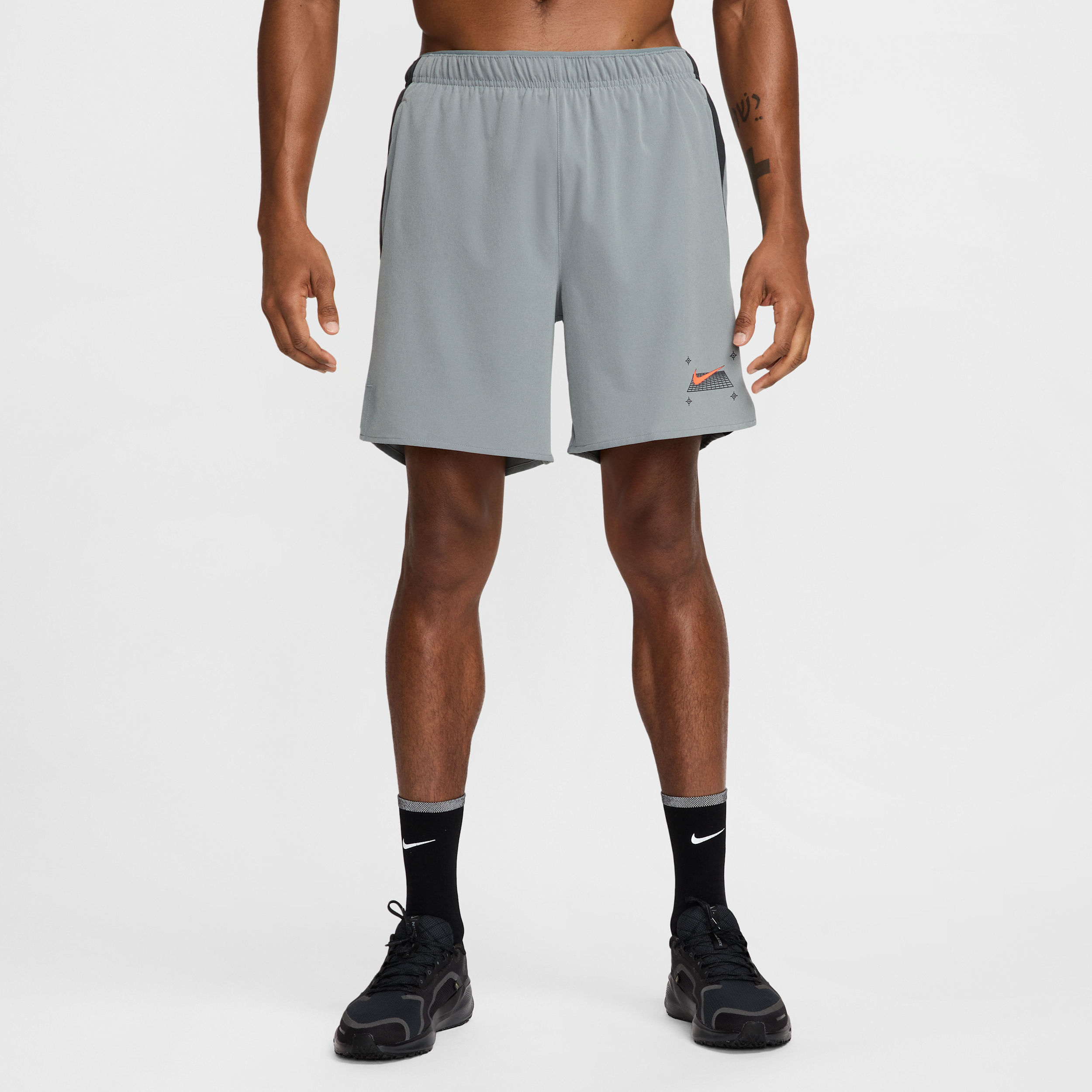 Nike Challenger herenshorts met binnenbroek (18 cm) - Grijs