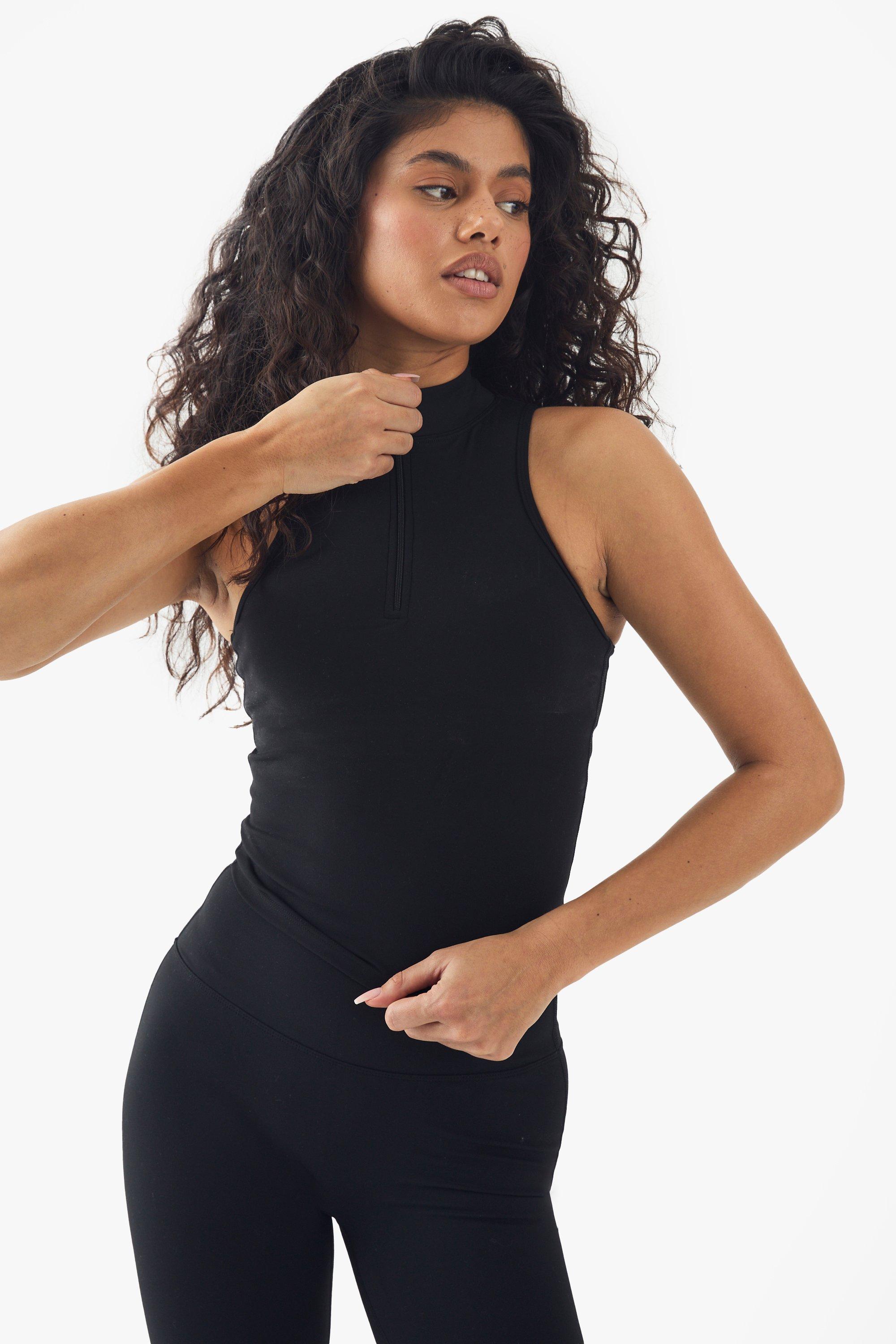 Boohoo Premium Sculpt Gewatteerde Sport Bh Met Rits En Racer Hals, Black