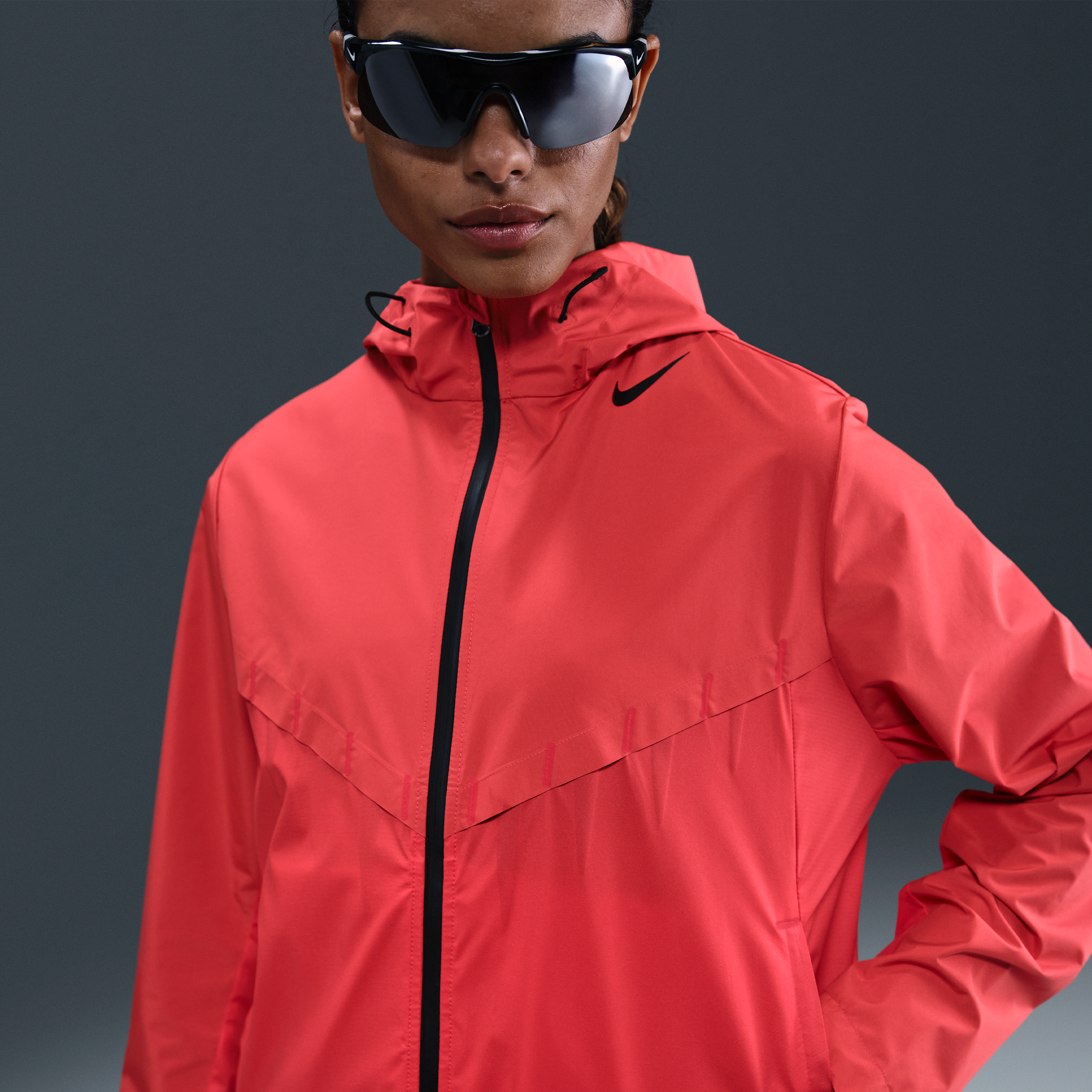 Nike AeroSwift Aerogami Storm-FIT hardloopjack voor dames - Rood