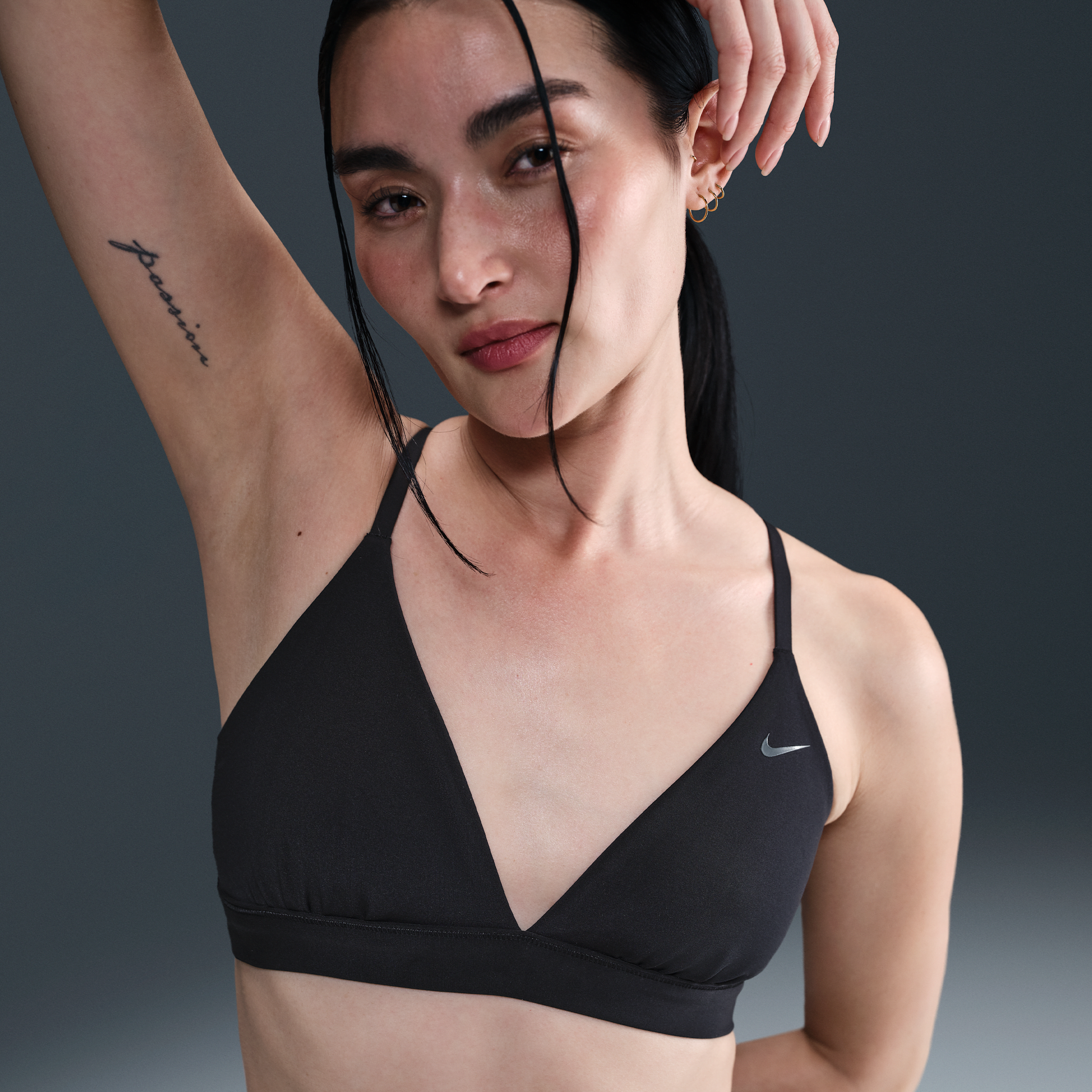 Nike Form non-padded triangle sport-bh met lichte ondersteuning - Zwart