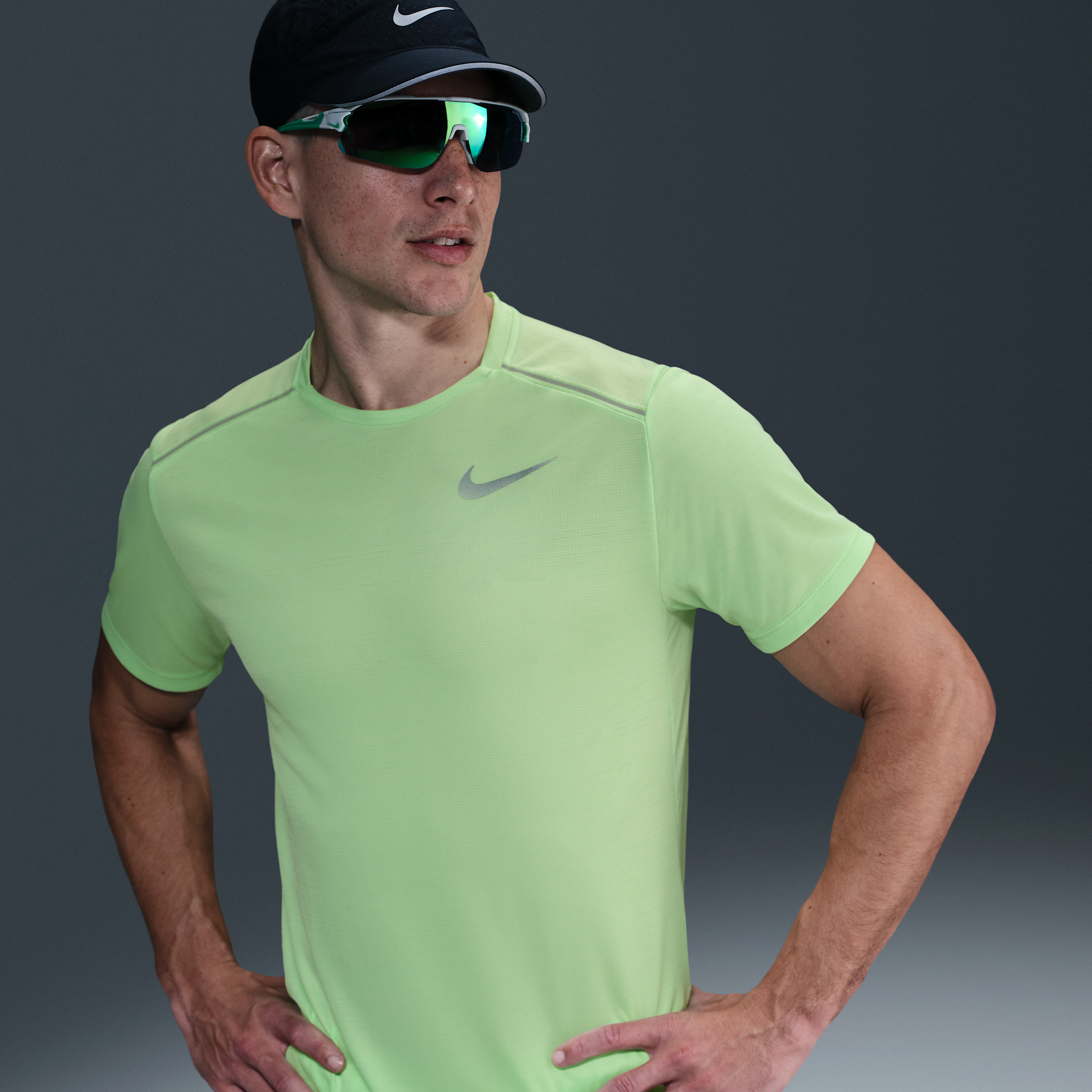 Nike Miler Hardlooptop met korte mouwen voor heren - Groen