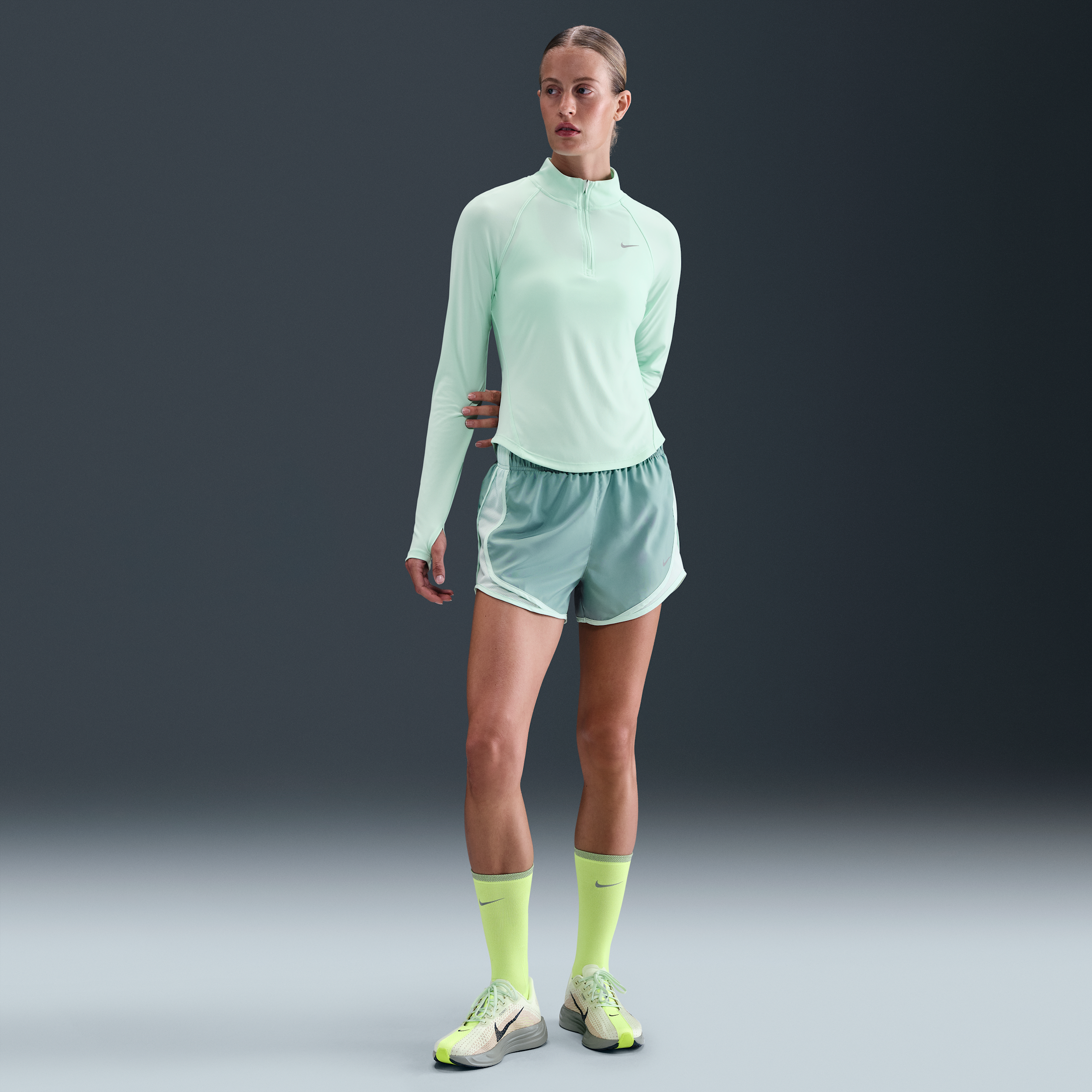 Nike Tempo Dri-FIT hardloopshorts met halfhoge taille en binnenbroekje voor dames - Groen