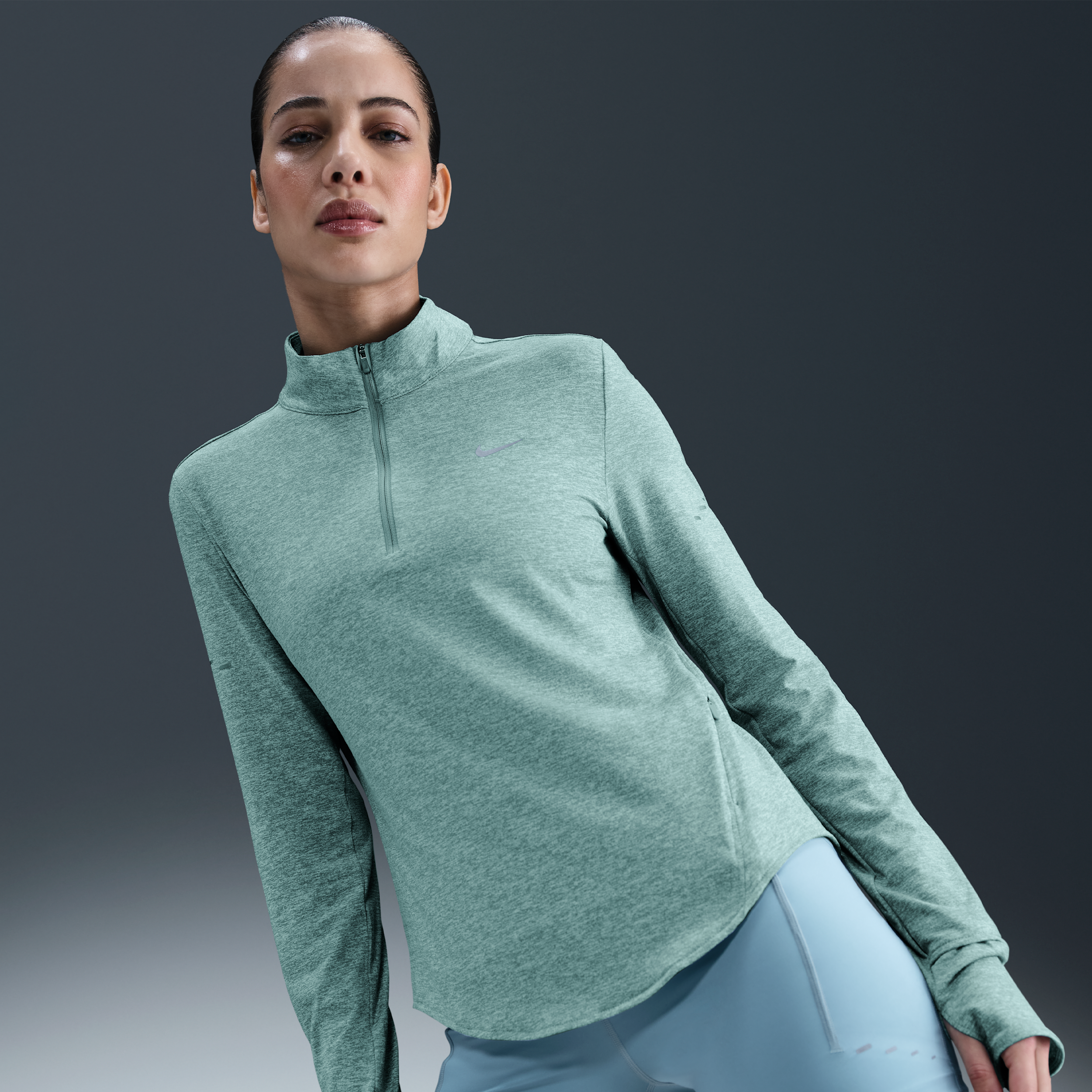 Nike Swift Dri-FIT hardlooptop met korte rits en uv-bescherming voor dames - Groen