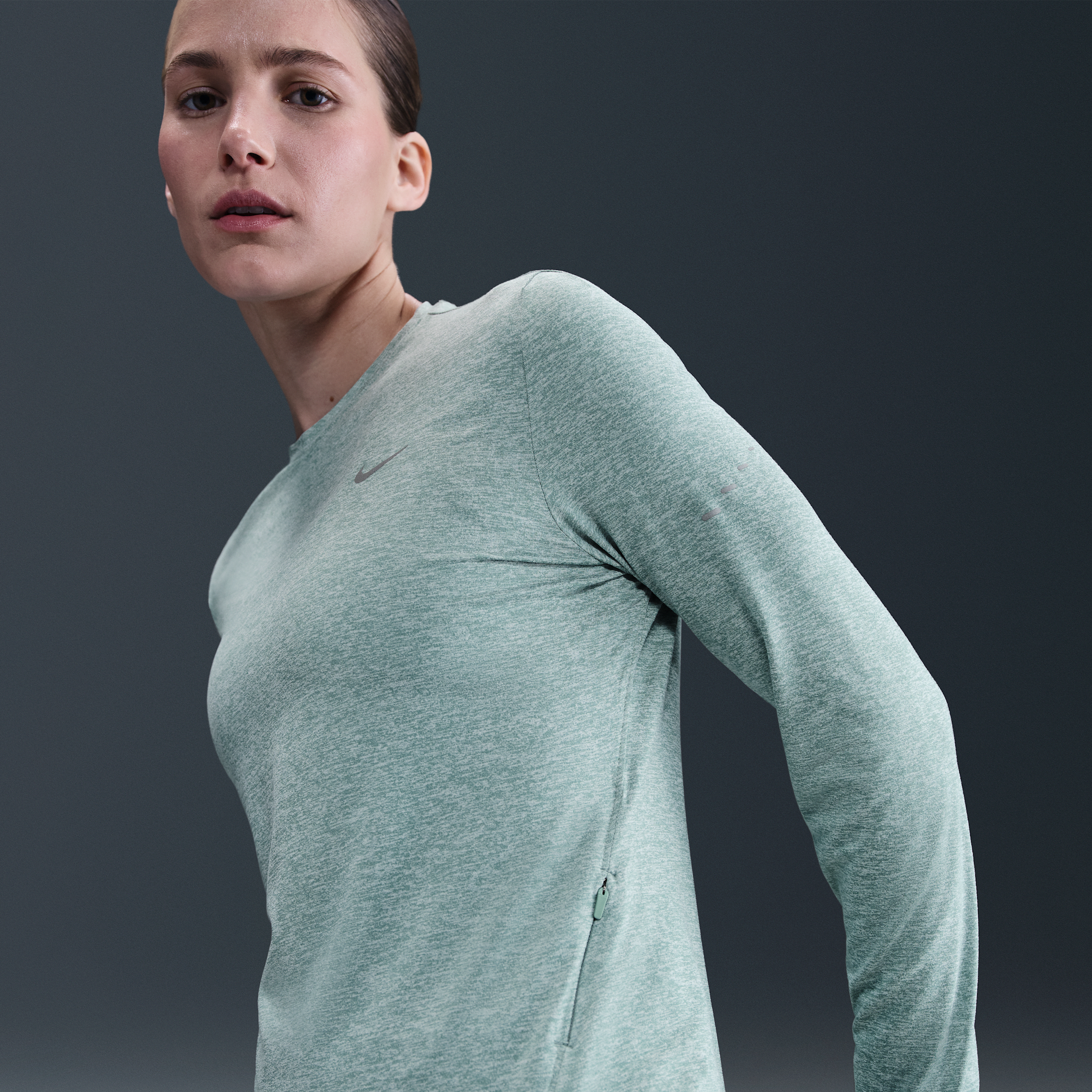 Nike Swift Dri-FIT hardlooptop met ronde hals, lange mouwen en uv-bescherming voor dames - Groen