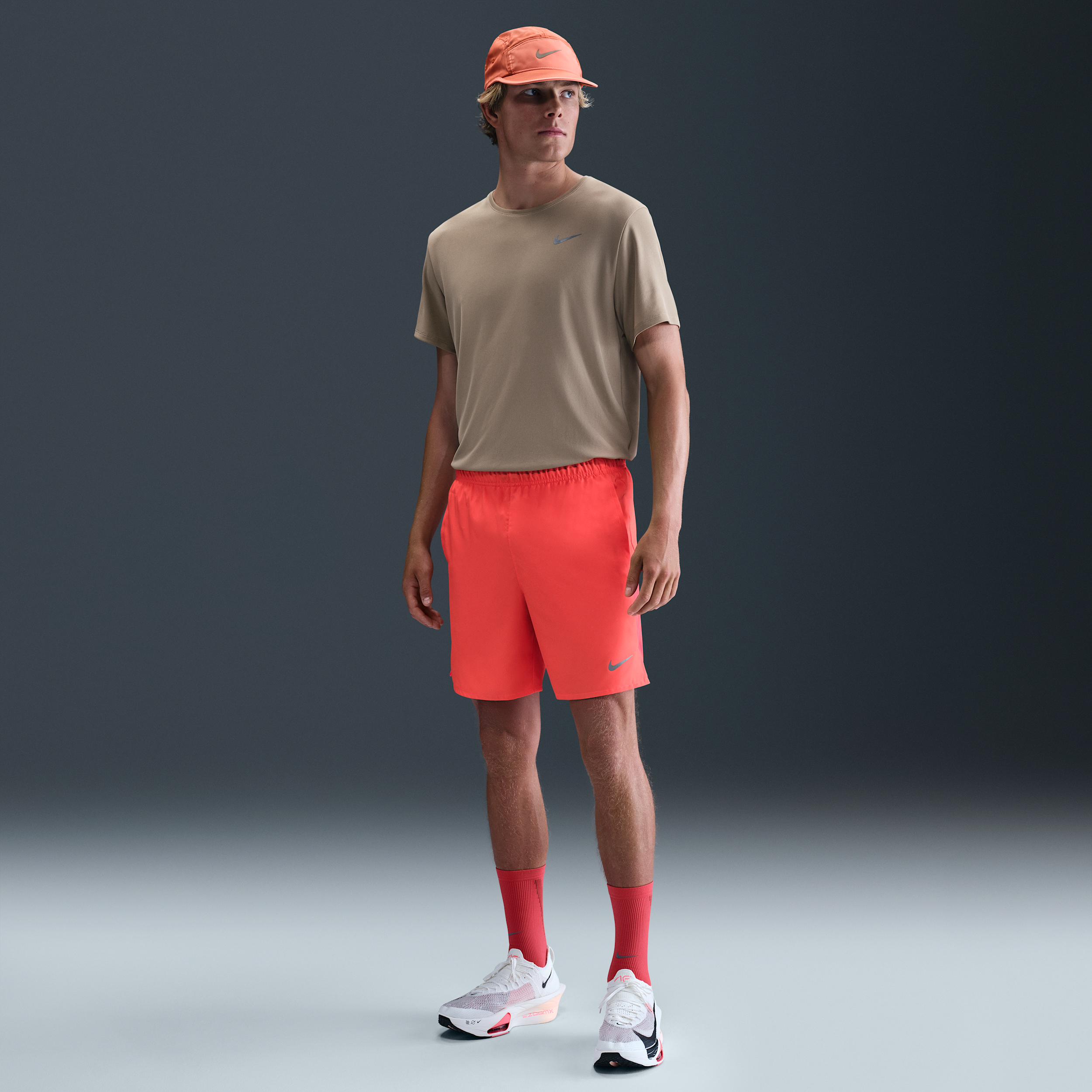 Nike Challenger Dri-FIT hardloopshorts met binnenbroek voor heren (18 cm) - Rood