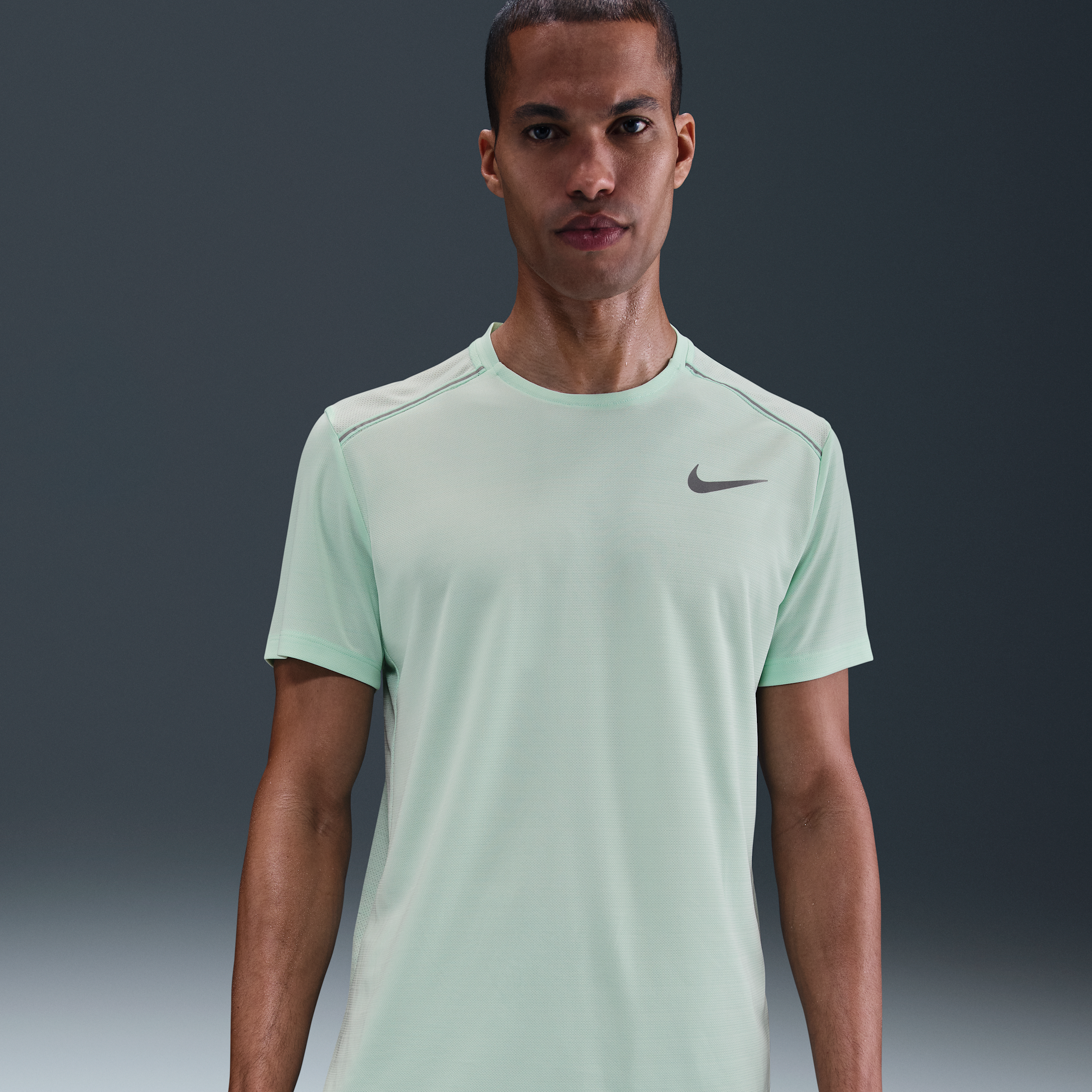 Nike Miler Hardlooptop met korte mouwen voor heren - Groen