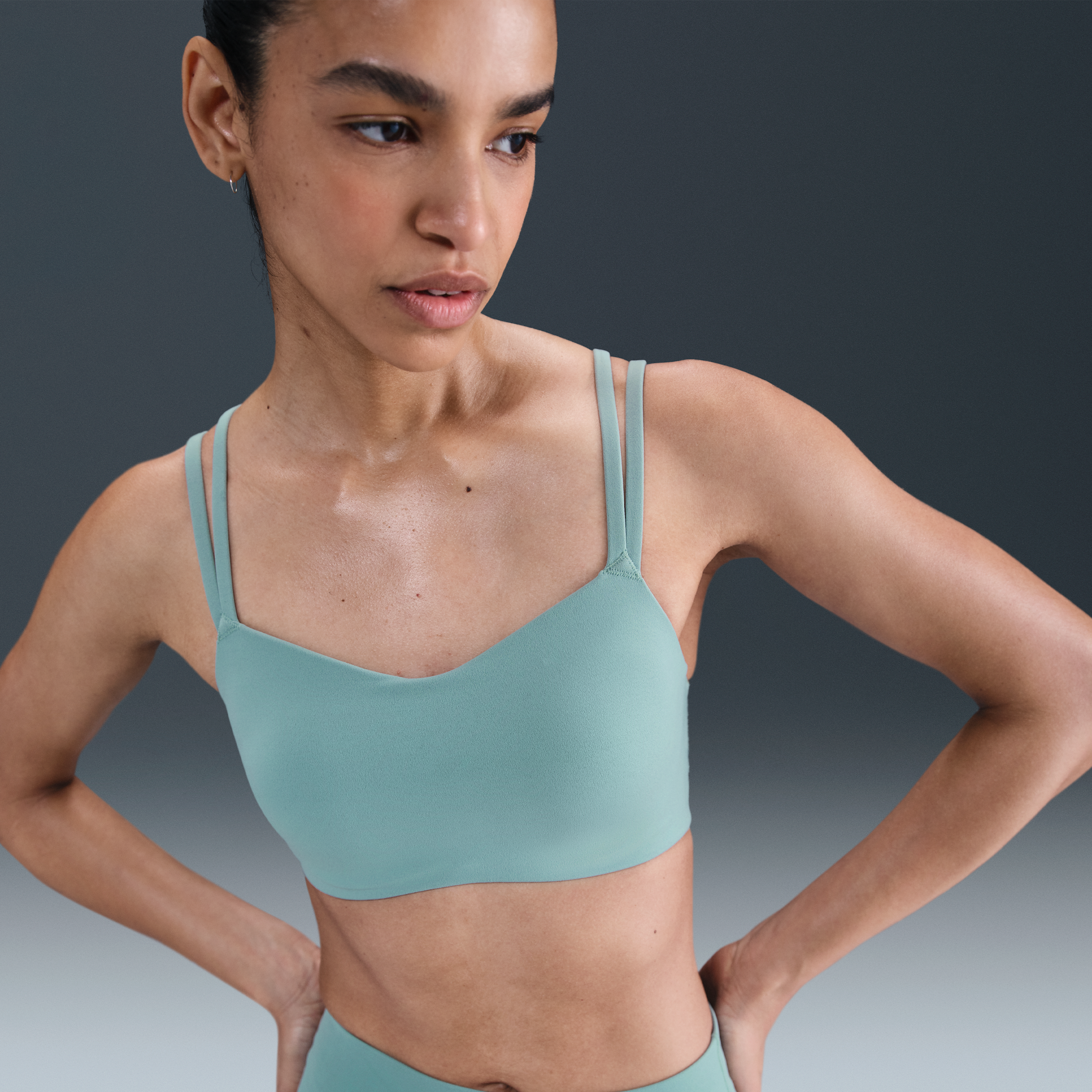 Nike Zenvy Strappy sport-bh met vulling en lichte ondersteuning - Groen