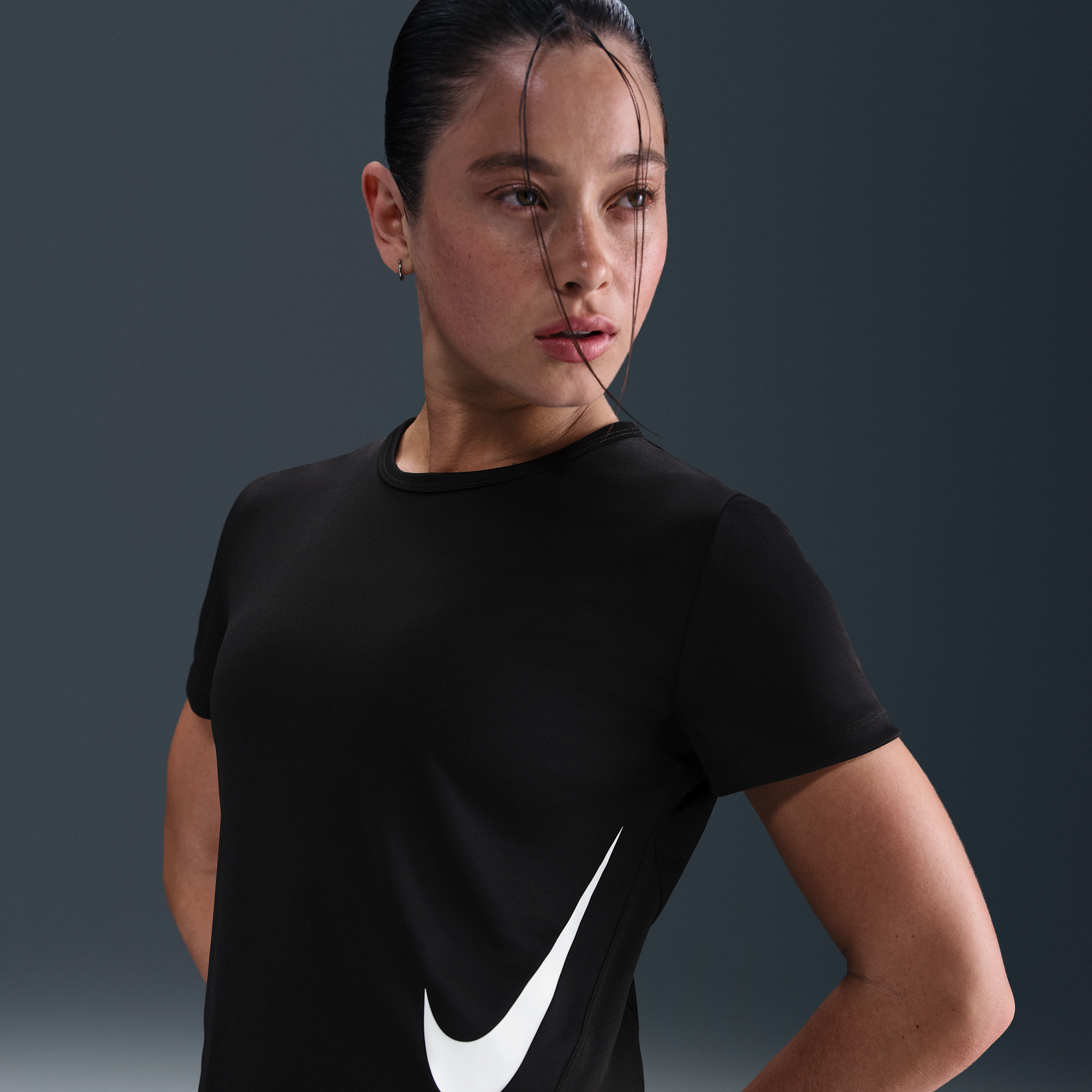 Nike Tempo Swoosh Run Dri-FIT hardlooptop met korte mouwen voor dames - Zwart