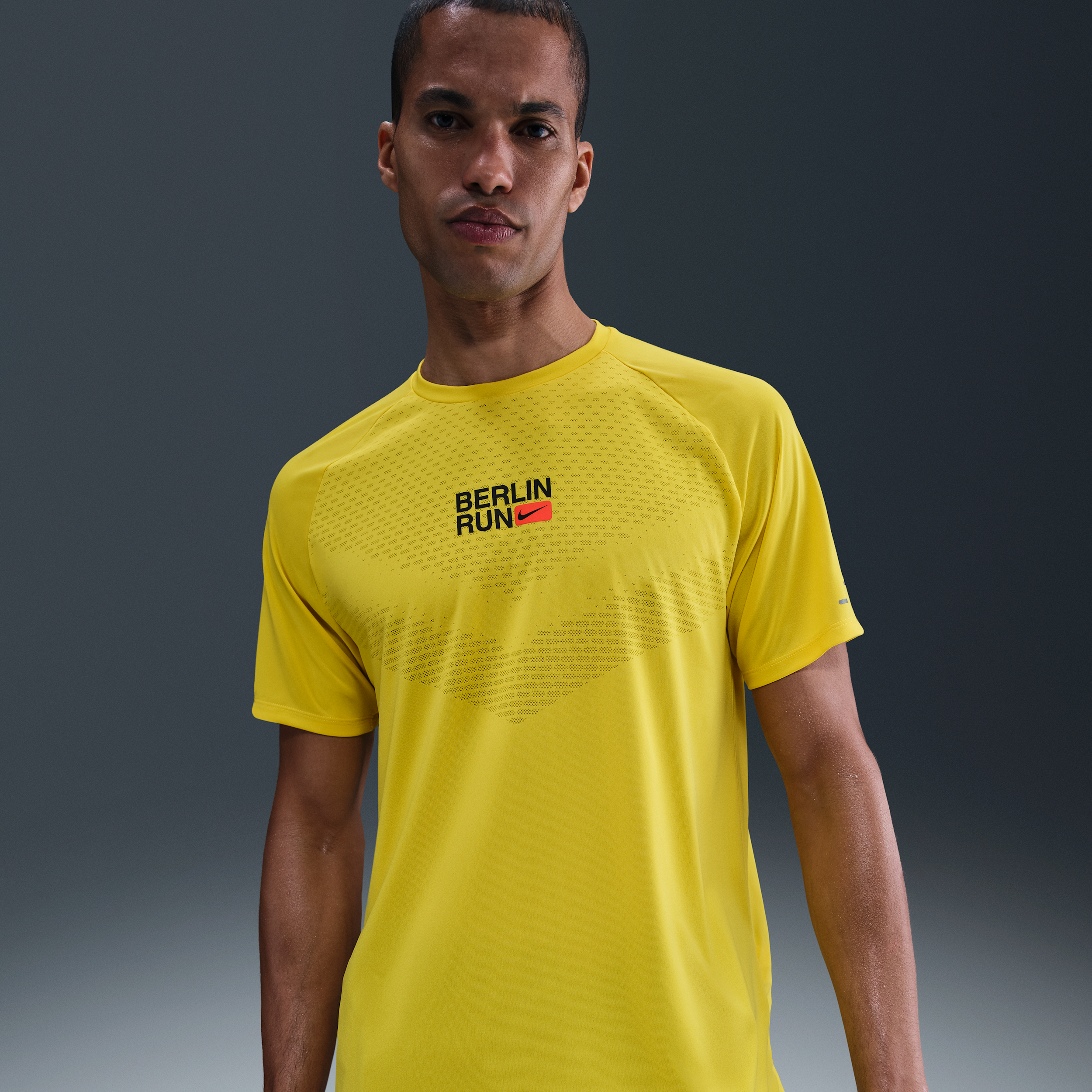 Nike Stride Dri-FIT ADV hardlooptop met korte mouwen voor heren - Geel