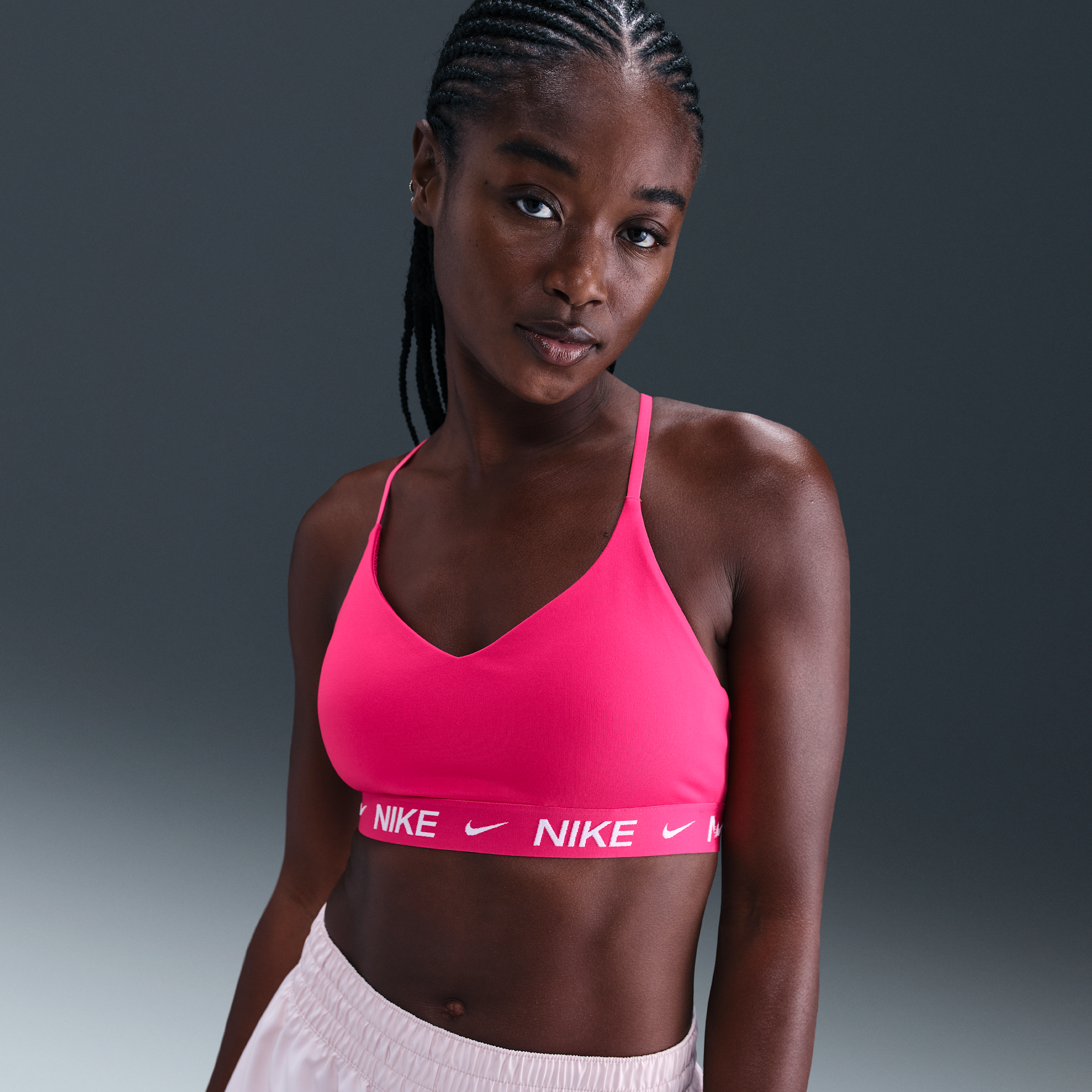 Nike Indy Light Support padded verstelbare sport-bh - Roze