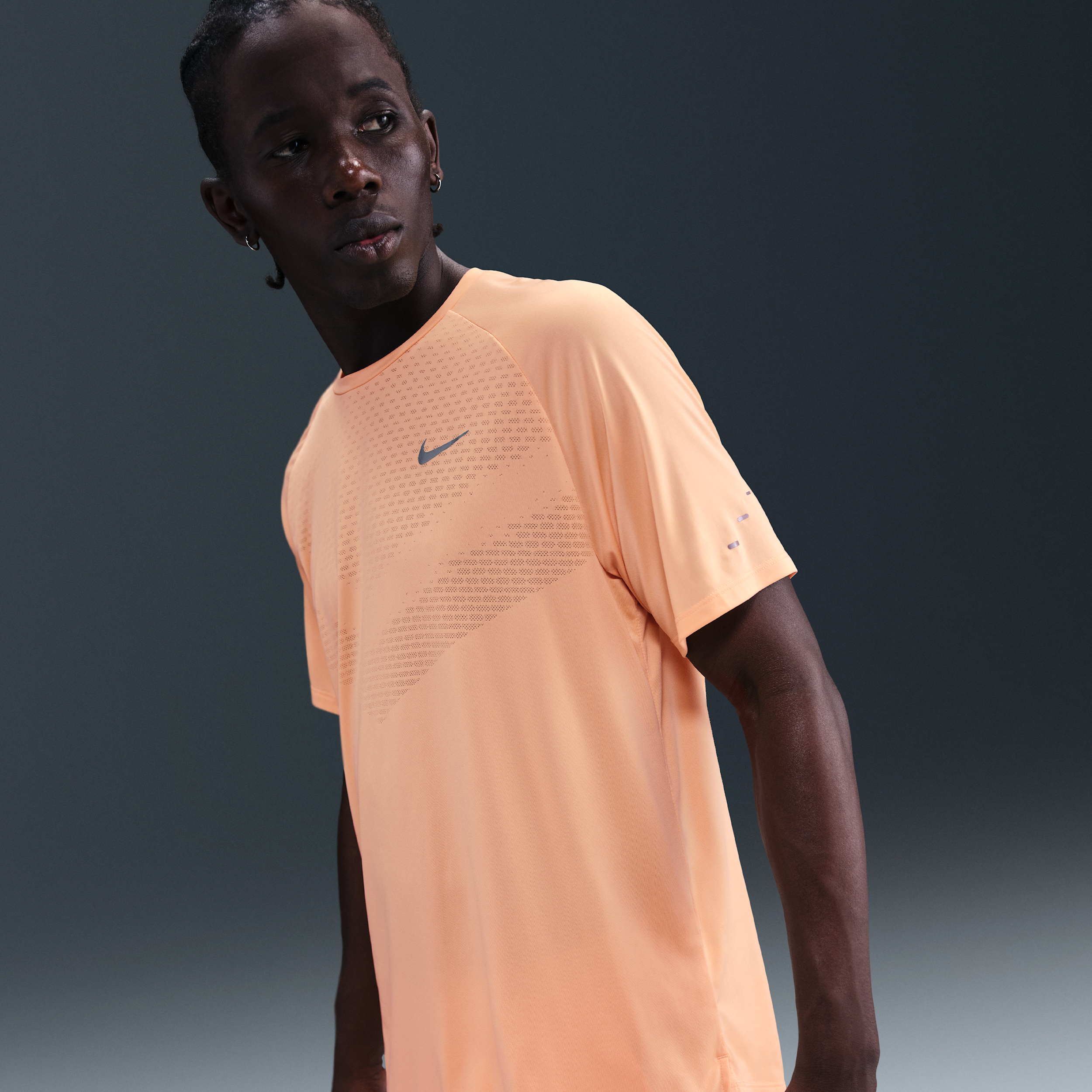 Nike Stride Dri-FIT ADV hardlooptop met korte mouwen voor heren - Oranje