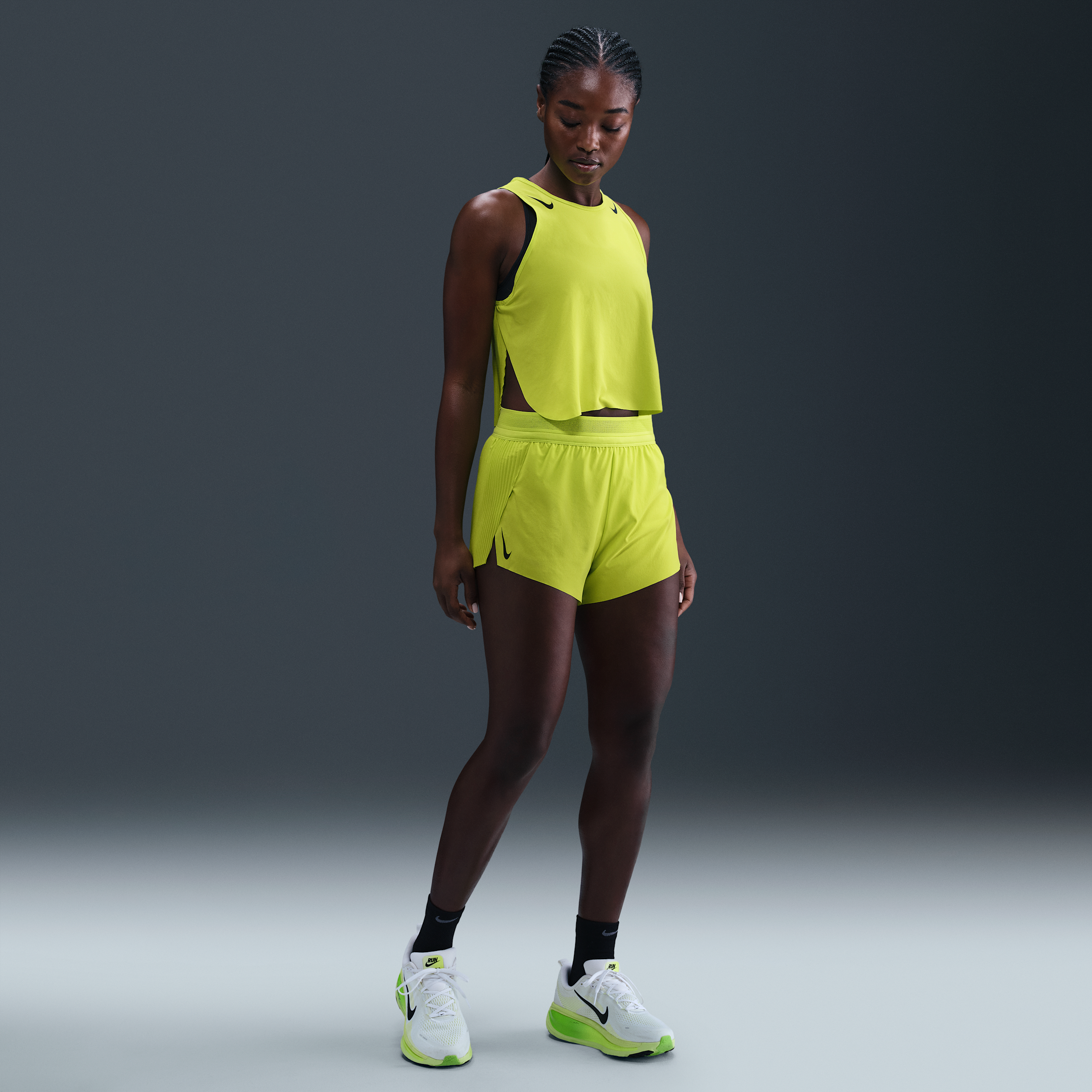 Nike AeroSwift Dri-FIT ADV hardloopshorts met halfhoge taille en binnenbroekje voor dames (8 cm) - Groen