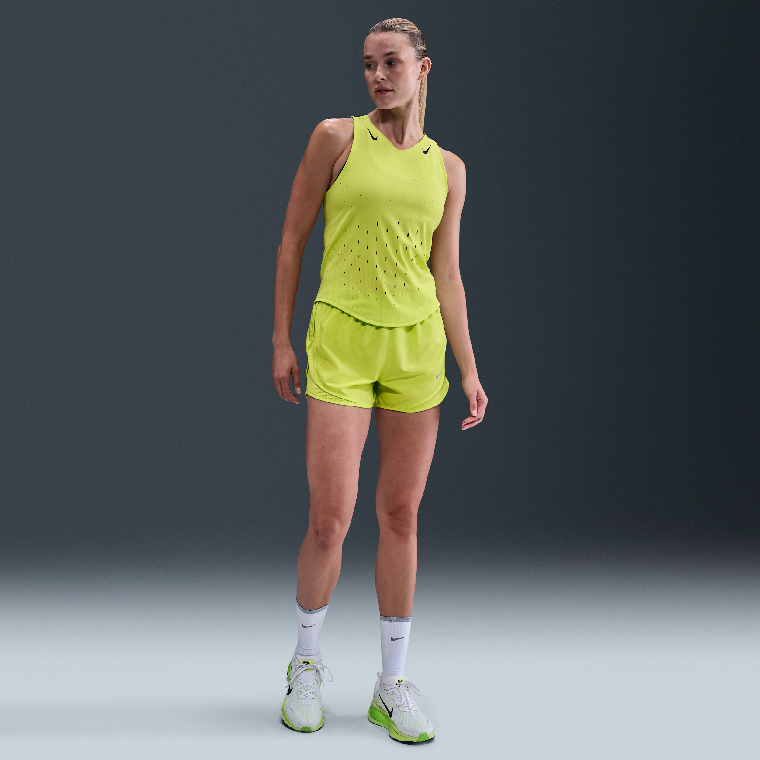 Nike Tempo Dri-FIT hardloopshorts met halfhoge taille en binnenbroekje voor dames - Groen