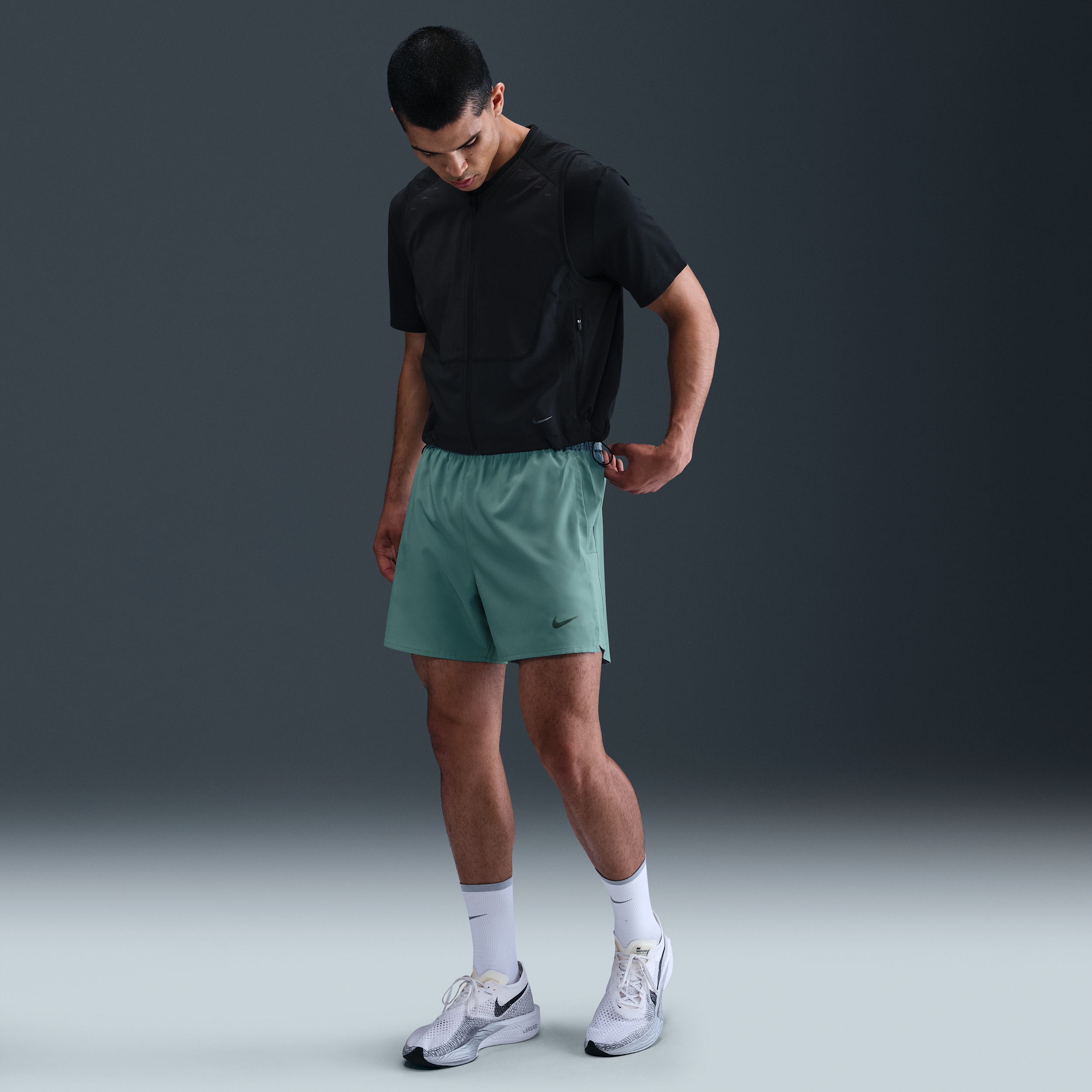 Nike Challenger multifunctionele 2-in-1 herenshorts met Dri-FIT (13 cm) - Groen