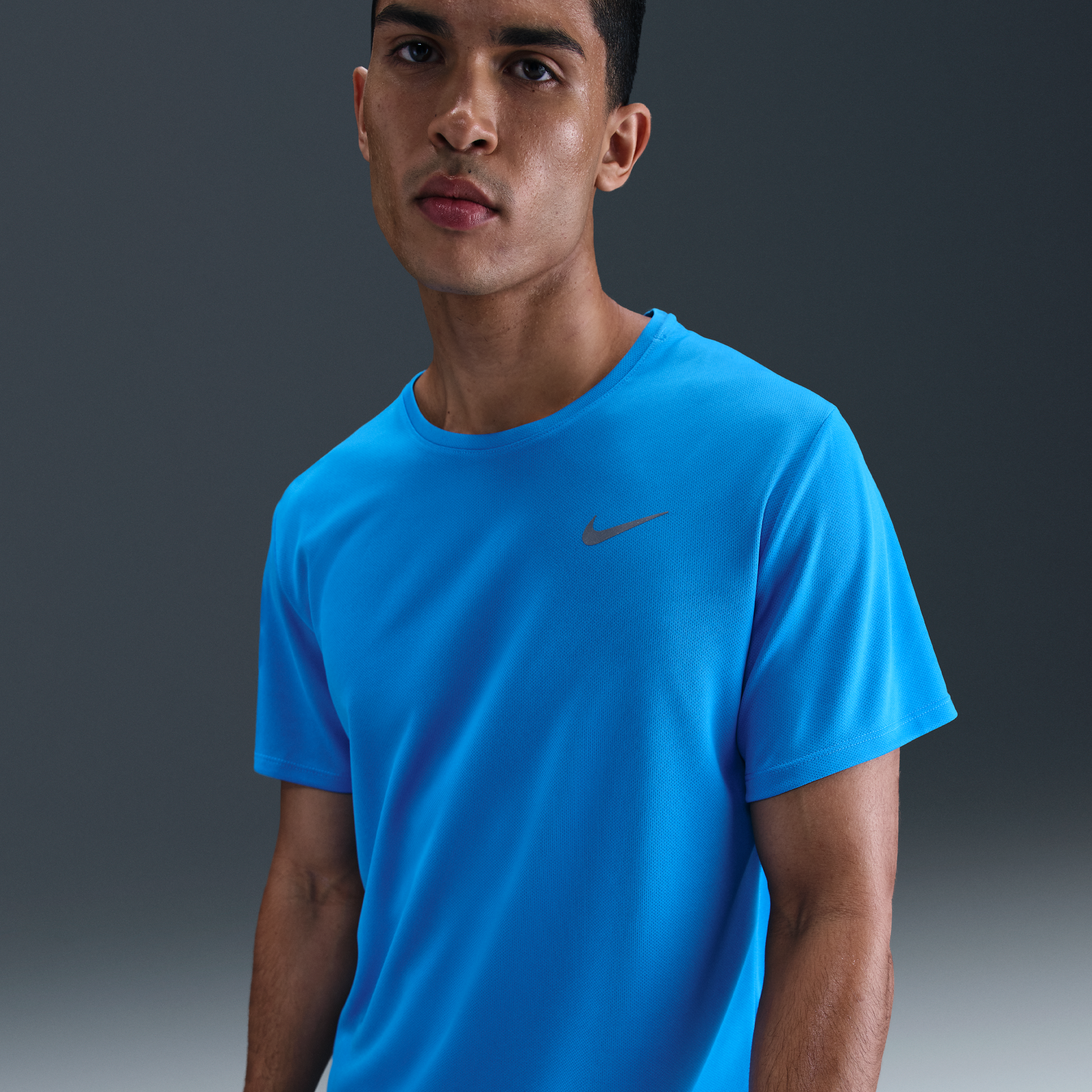 Nike Miler UV hardlooptop met korte mouwen en Dri-FIT voor heren - Blauw
