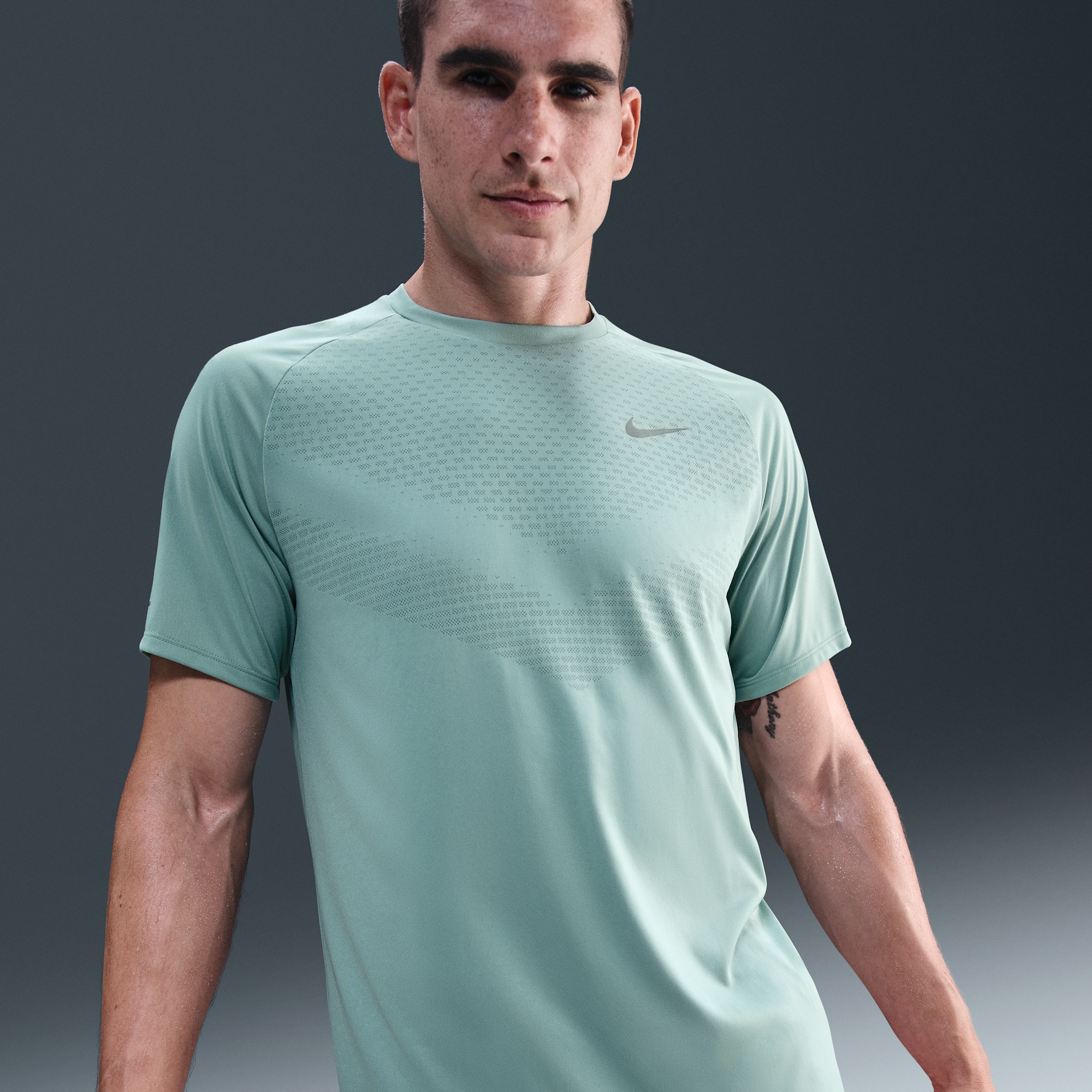 Nike Stride Dri-FIT ADV hardlooptop met korte mouwen voor heren - Groen