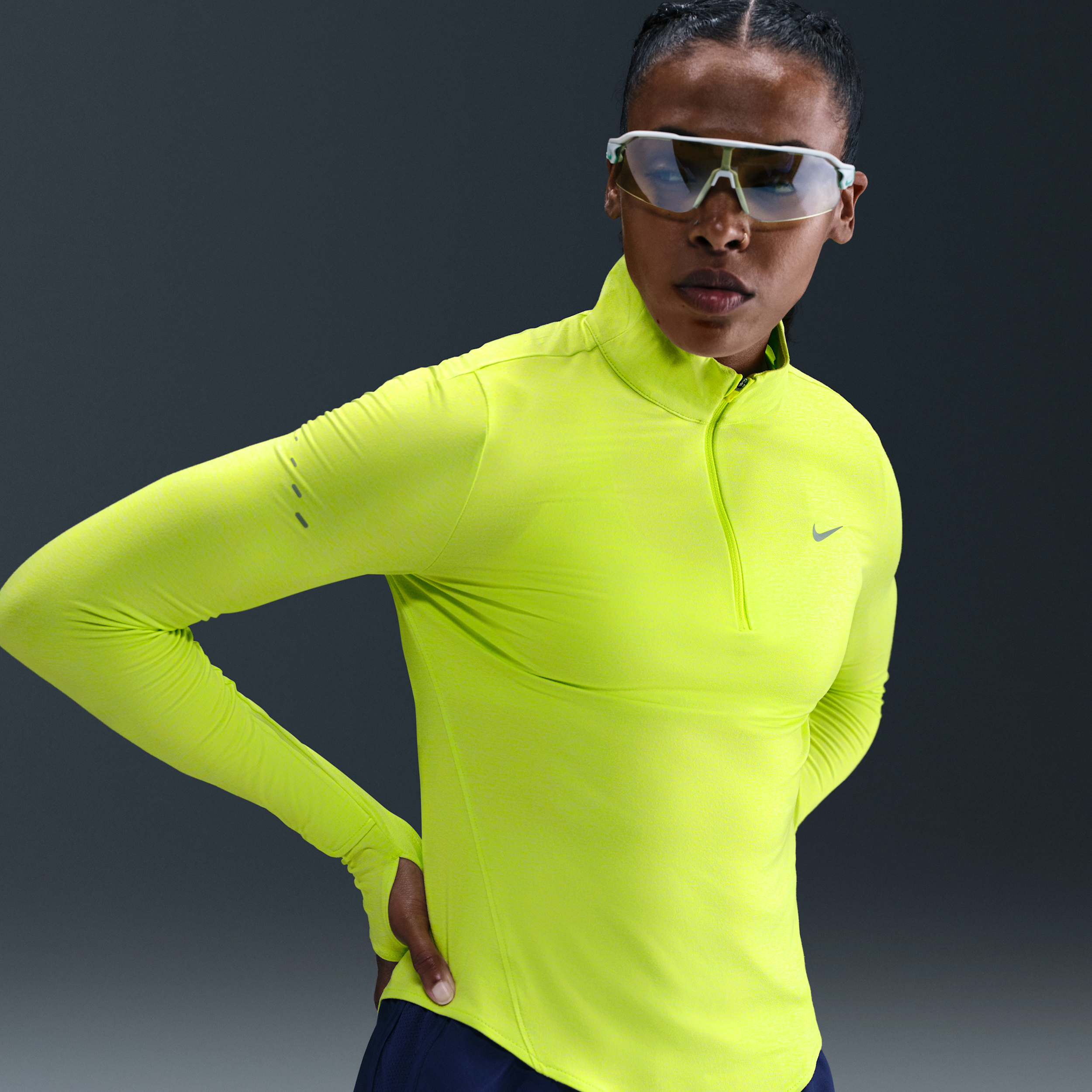 Nike Swift Dri-FIT hardlooptop met korte rits en uv-bescherming voor dames - Groen