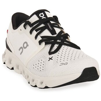 On Hardloopschoenen  Cloud X 4