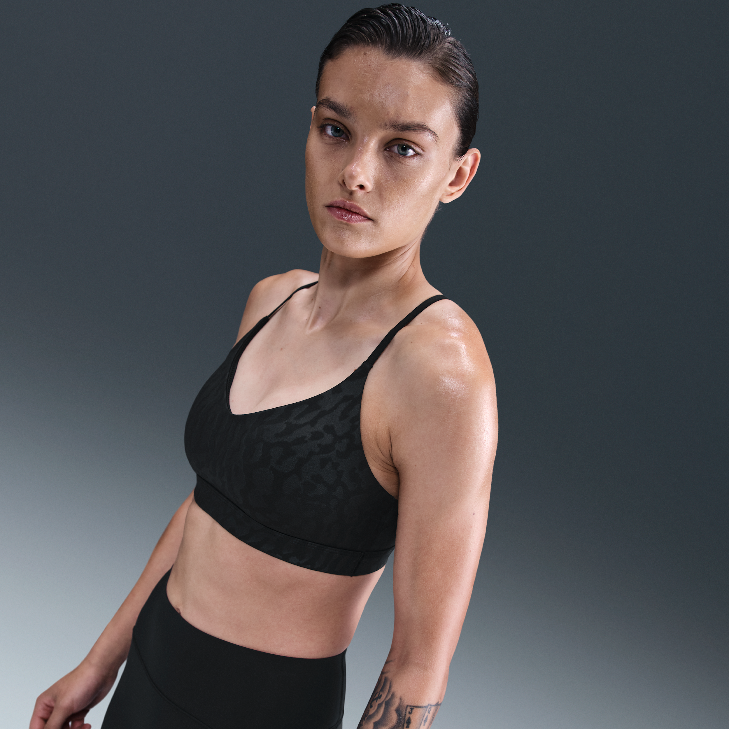 Nike Indy verstelbare padded sport-bh met lichte ondersteuning - Zwart