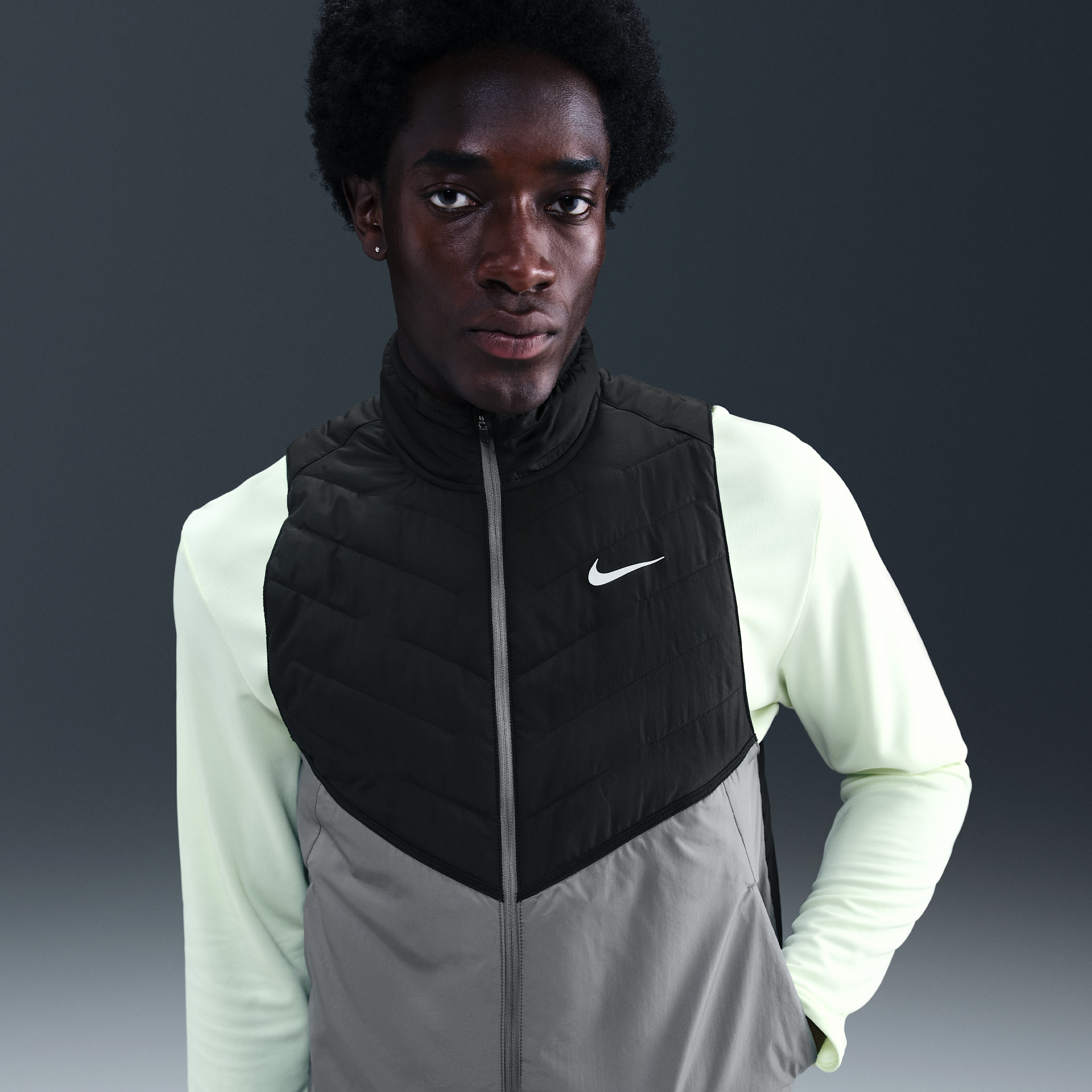 Nike Therma-FIT Repel hardloopbodywarmer met synthetische vulling voor heren - Zwart