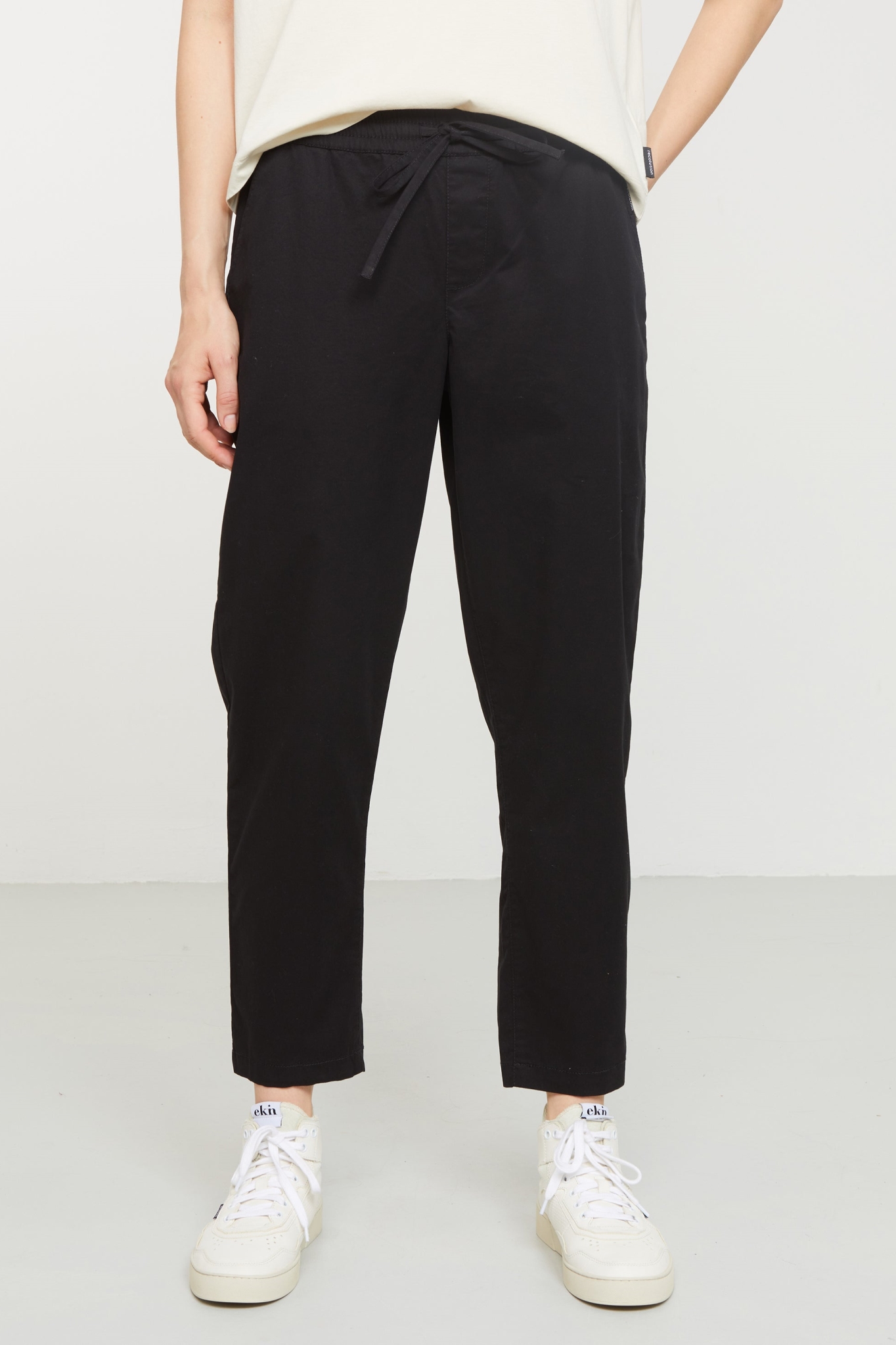 Recolution Damen vegan Jogginghose Chino Kale Schwarz