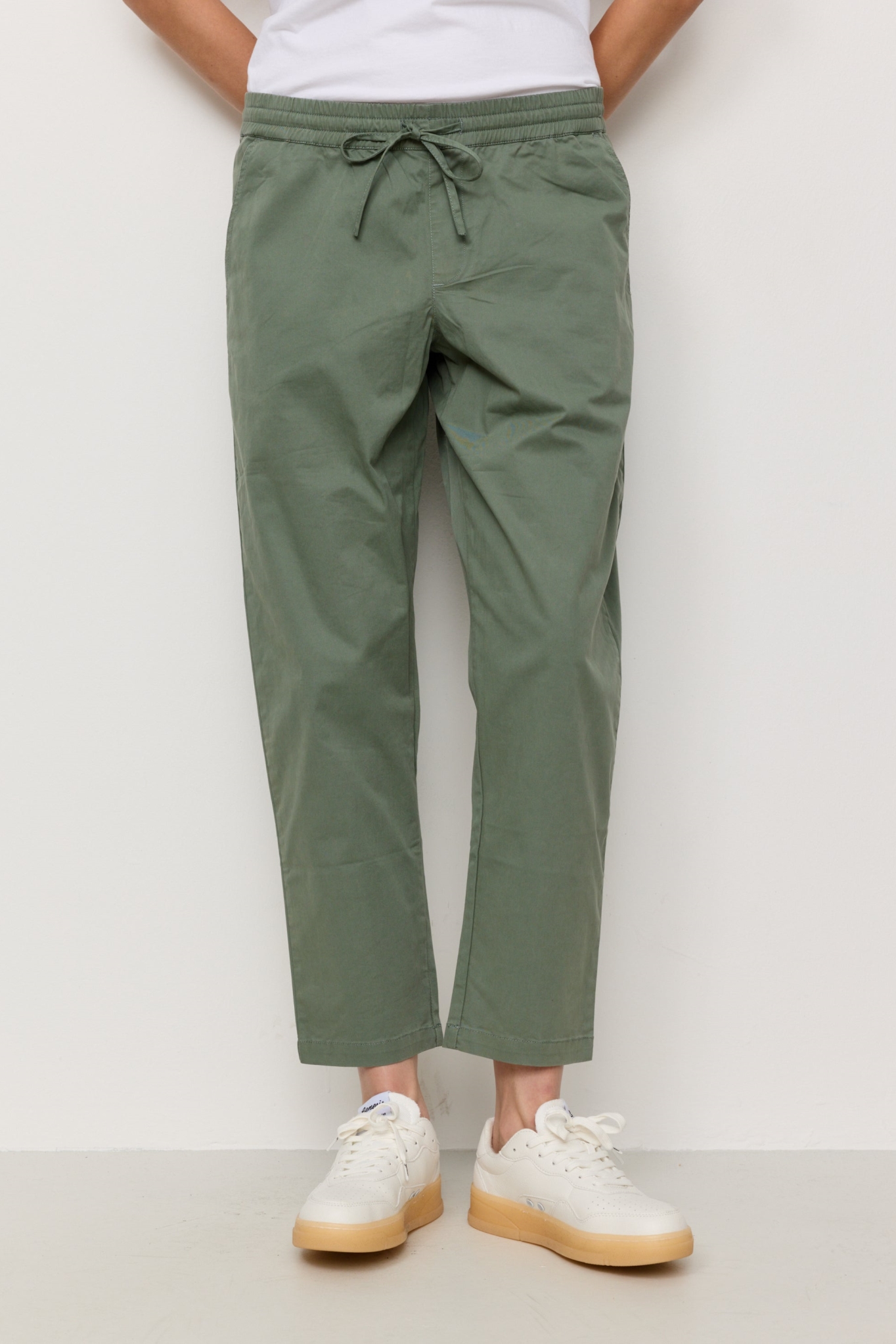 Recolution Damen vegan Jogginghose Chino Kale Khaki