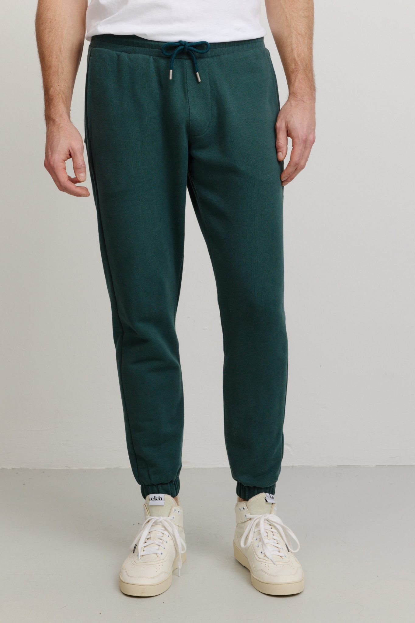 Recolution Herren vegan Jogginghose Thuja Deep Green