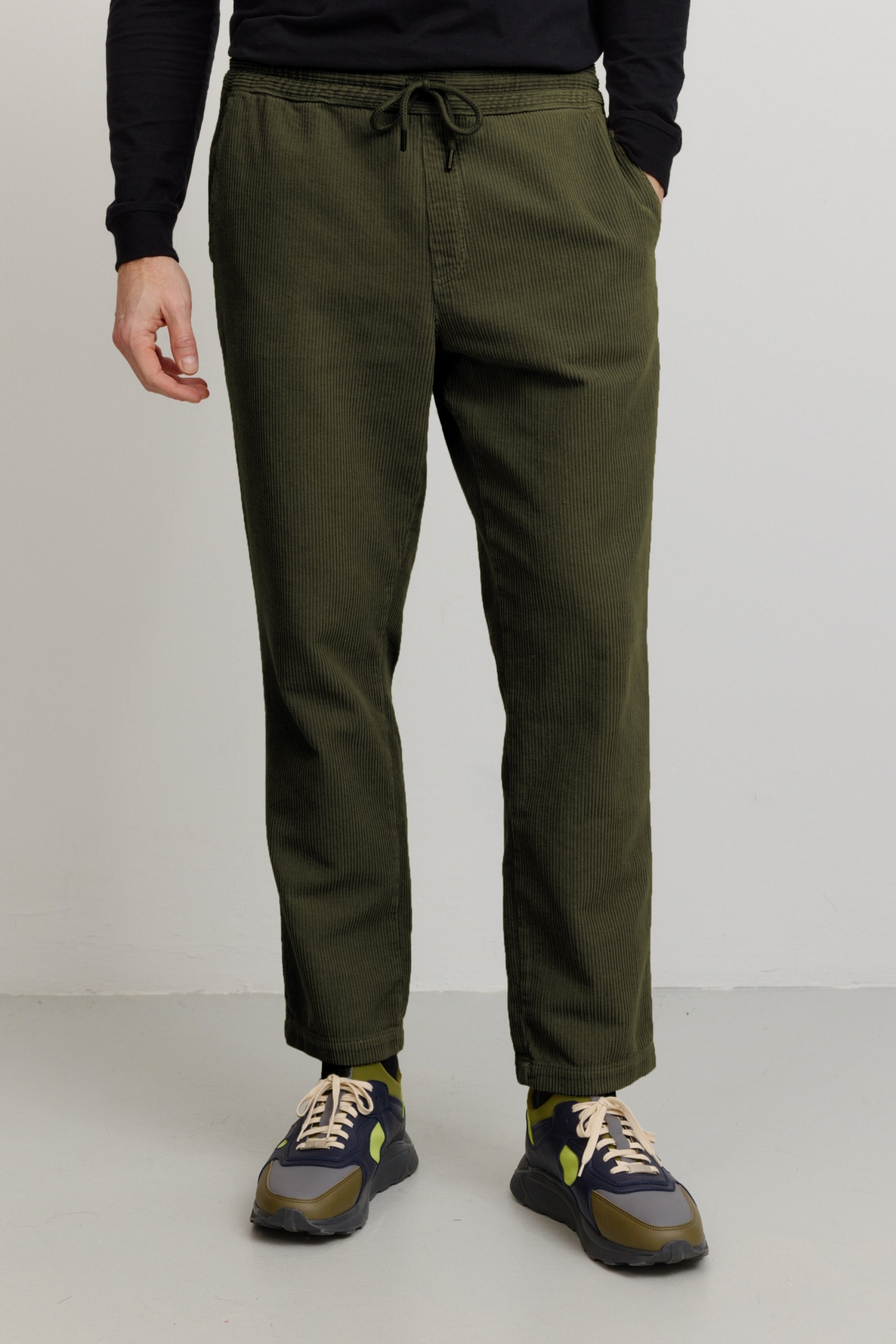 Recolution Herren vegan Jogginghose Chinos Cord Cas Olive