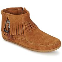 Minnetonka, Concho Feather Low Boots in dunkelbraun, Stiefeletten für Damen