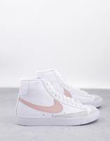 Nike Frauen Sneaker Blazer Mid '77 in weiß
