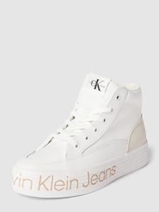 Calvin Klein Jeans Sneaker "VULC FLATF MID WRAP AROUND LOGO", mit auffälligem CK-Schriftzug an der Laufsohle