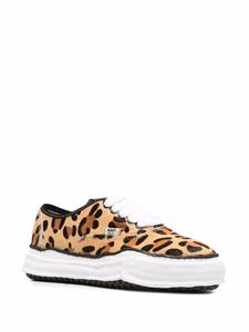 Maison Mihara Yasuhiro Sneakers met luipaardprint - Beige