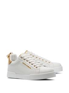 Dolce & Gabbana Witte sneakers van leer verfraaid met parel