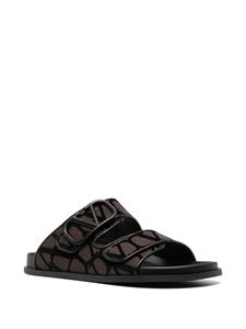 Valentino VLogo Toile Iconographe double-strap sandals - Bruin