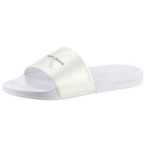 Calvin Klein Slippers SLIDE NY PEARL met een logo-opschrift