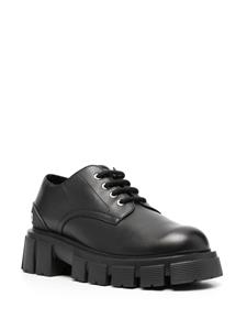 Love Moschino logo-raised detail leather Derby shoes - Zwart
