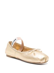 Miu Miu logo-strap leather ballerina shoes - Goud