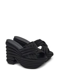 Ferragamo Gewatteerde sandalen - Zwart