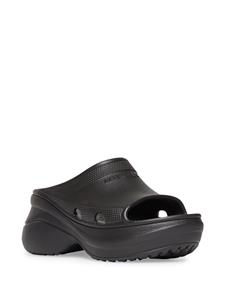 Balenciaga x Crocs slippers met geperforeerd rubber - Zwart