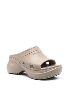 Balenciaga Pool Crocs™ sandalen - Beige
