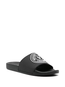 Versace Slippers met logo-reliëf - Zwart