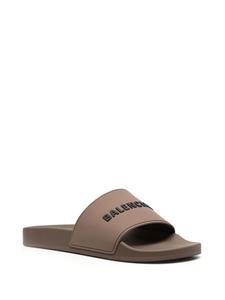 Balenciaga Slippers met logopatch - Grijs